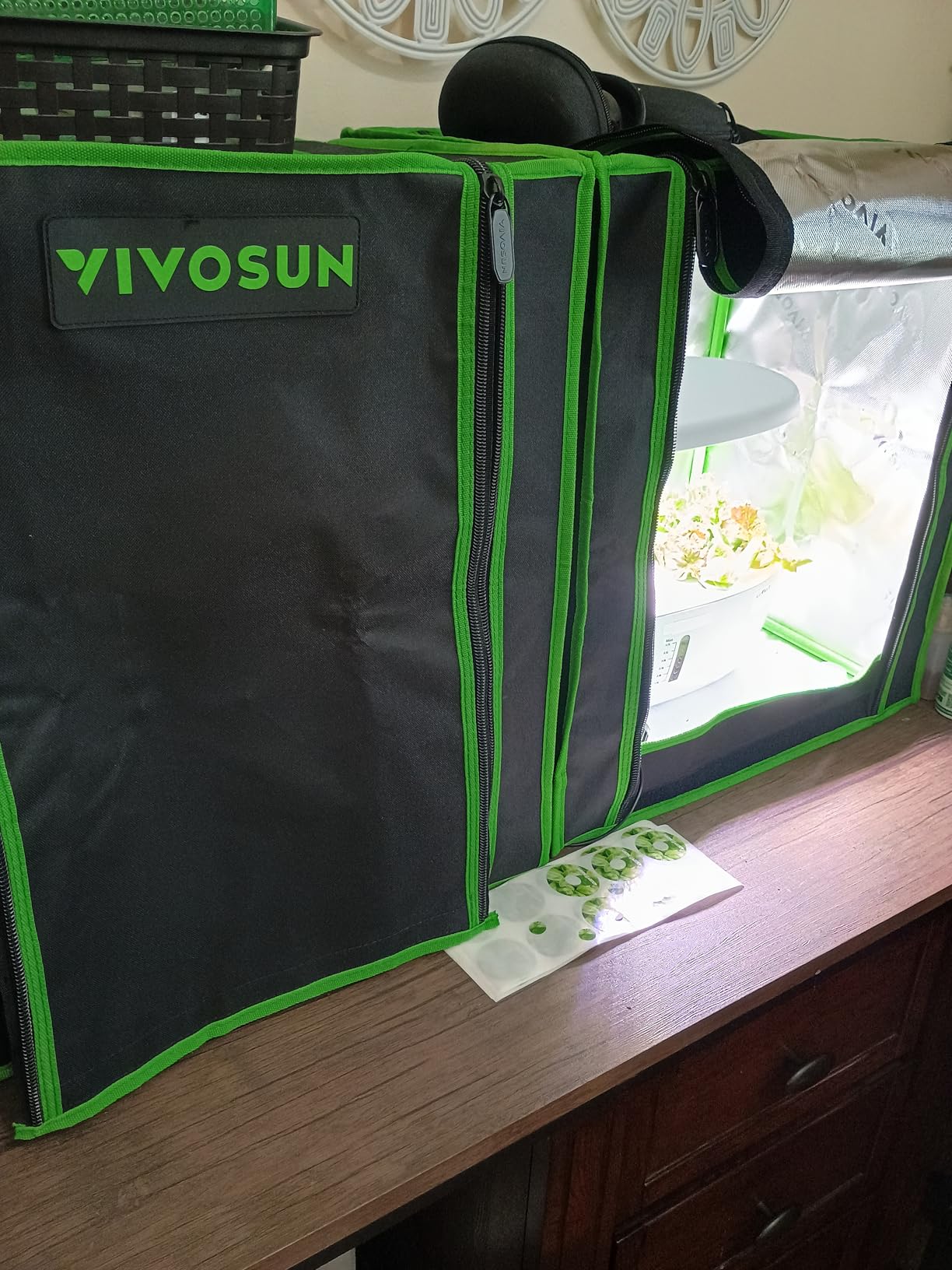 VIVOSUN Small Grow Tent for Aerogarden, Hydroponics Growing System, 20x14x21 Highly Reflective Mylar Indoor Grow Tent with Sealed Bottom Design, Ventilation Window and Cable Hole Port customer photo 1
