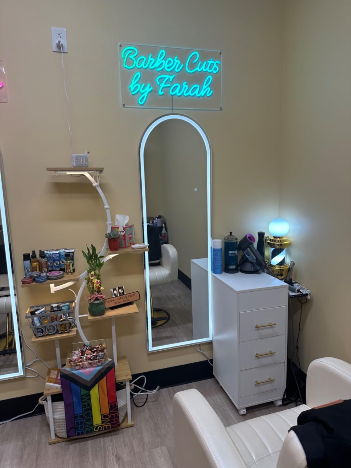 20'' Mini Silver Barber Pole Light customer photo 2