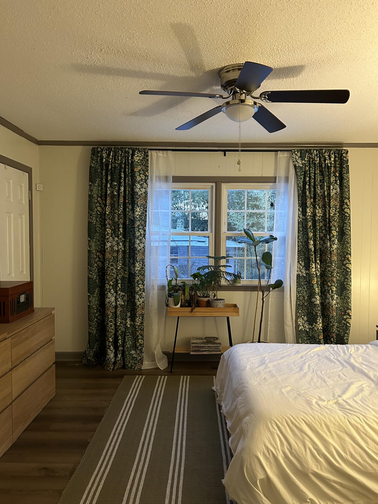 Umbra Twilight Double Curtain Rod Set - Wrap Around Design Ideal for Blackout or Room Darkening Panels, 66 to 144 Inches, Black customer photo 1