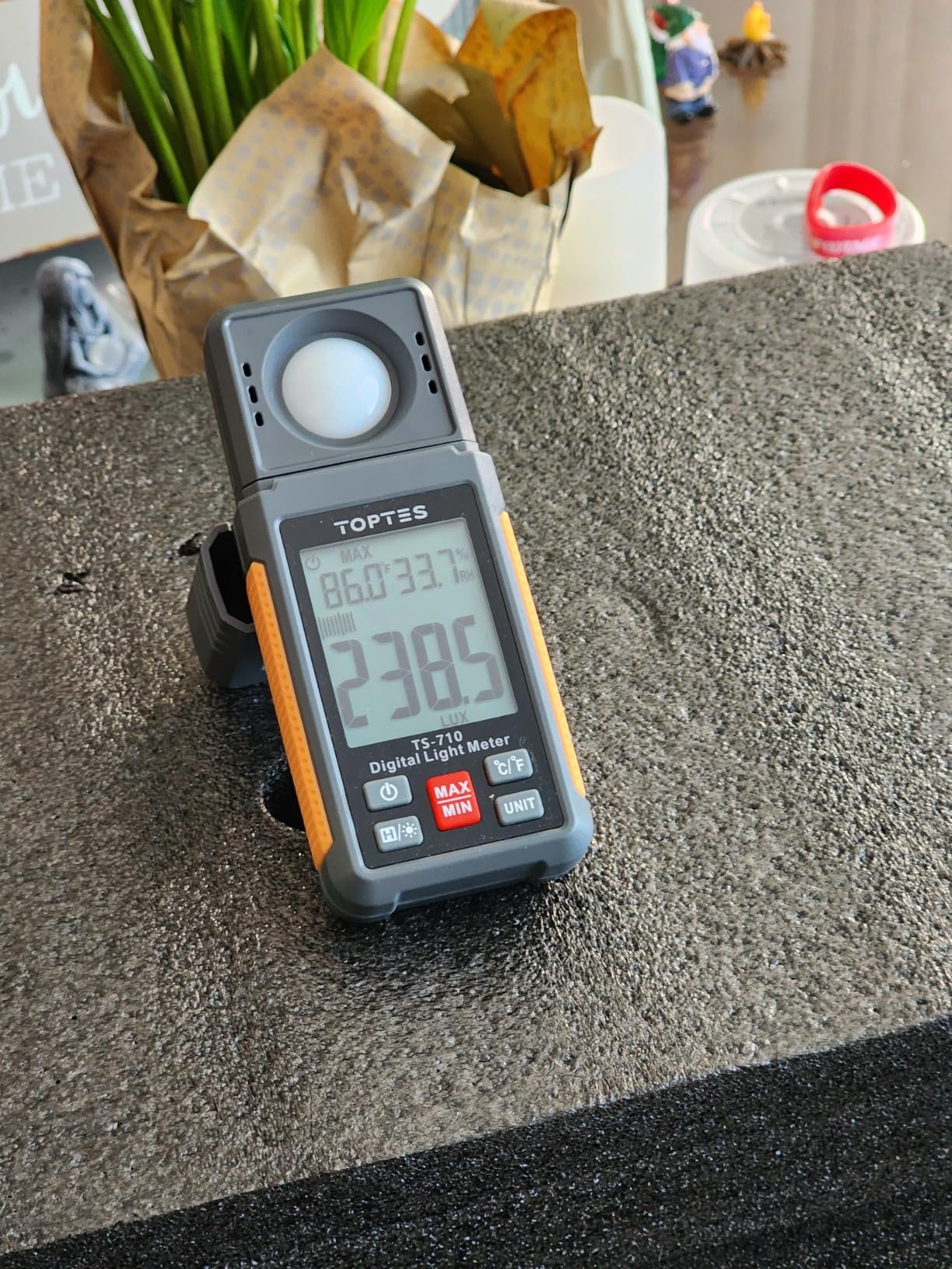 TopTes TS-710 Light Meter, Lux/Foot Candles Meter with 180 Degree Rotating Sensor, 0.1~200,000 Lux Range, Large Backlit Display, Light Meter for Plants, Car Headlights, Home & Office LEDs (Includes Battery) customer photo 2