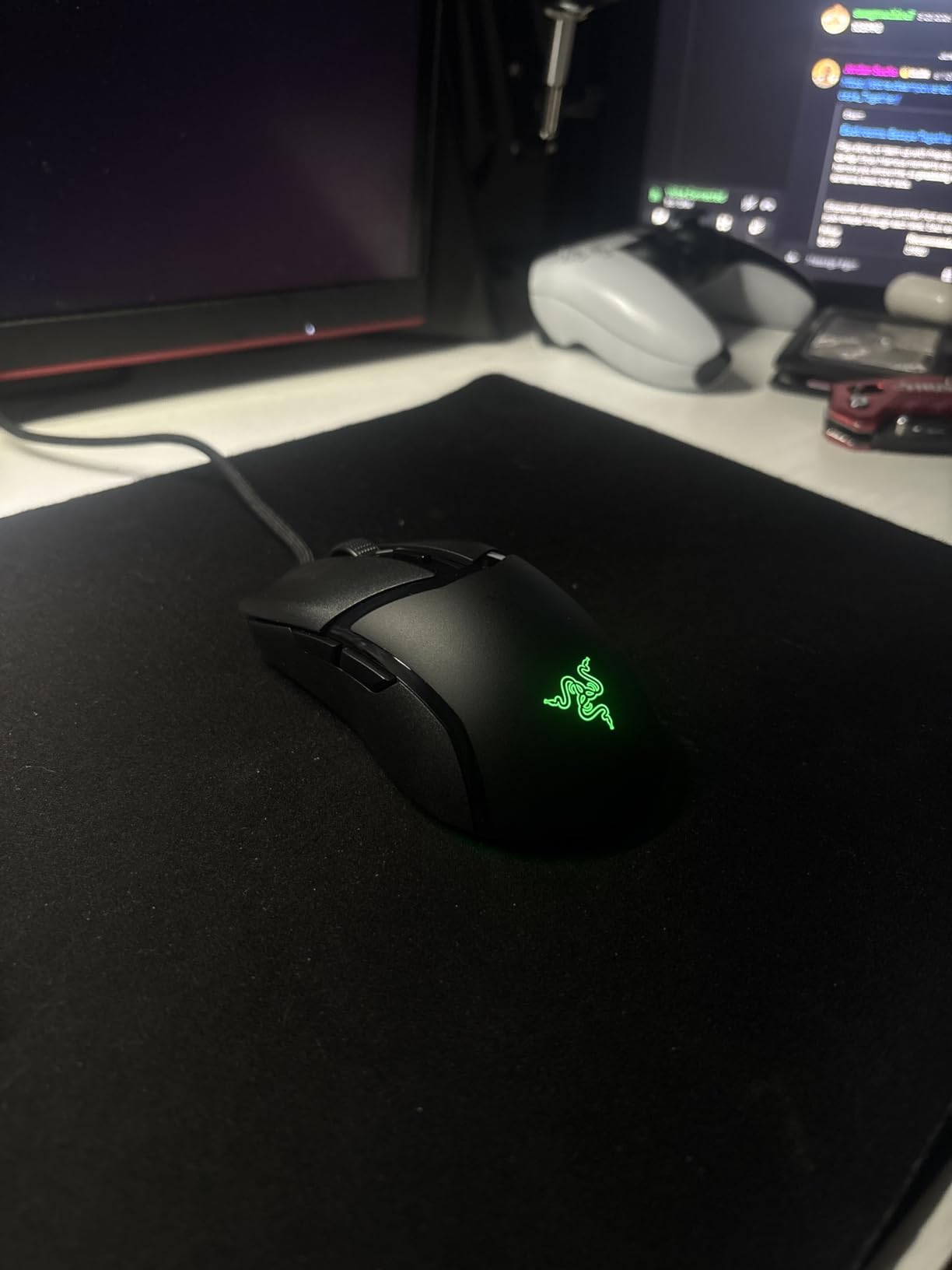 Razer Cobra Wired Gaming Mouse: 58g Lightweight Design - Gen-3 Optical Switches - Chroma RGB Lighting with Underglow - Precise 8500 DPI Optical Sensor - 100% PTFE Mouse Feet - Speedflex Cable - Black customer photo 1