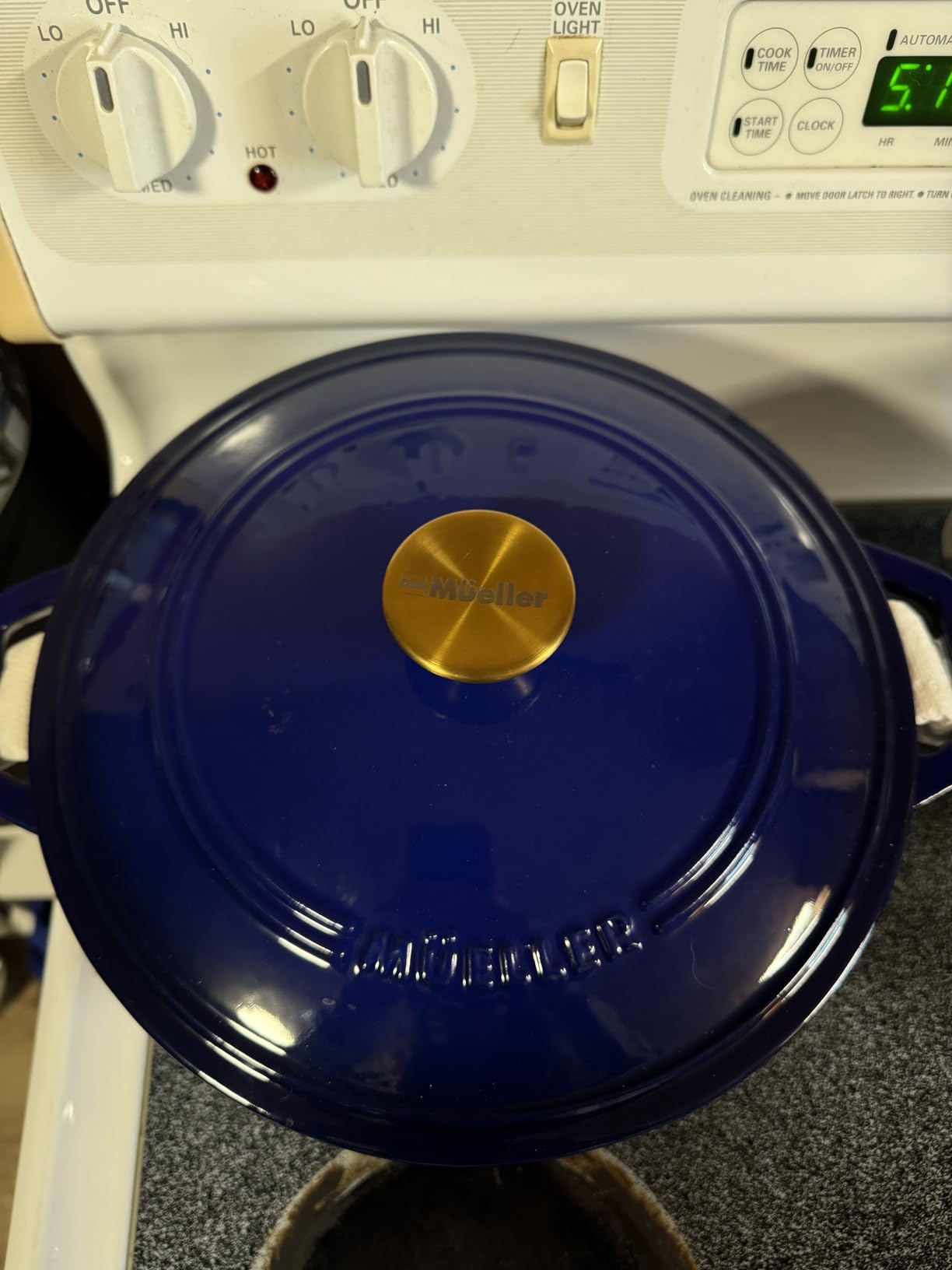 Mueller DuraCast 6 Quart Enameled Cast Iron Dutch Oven Pot with Lid, PFOA-Free, 500F Oven Safe, Emerald customer photo 2
