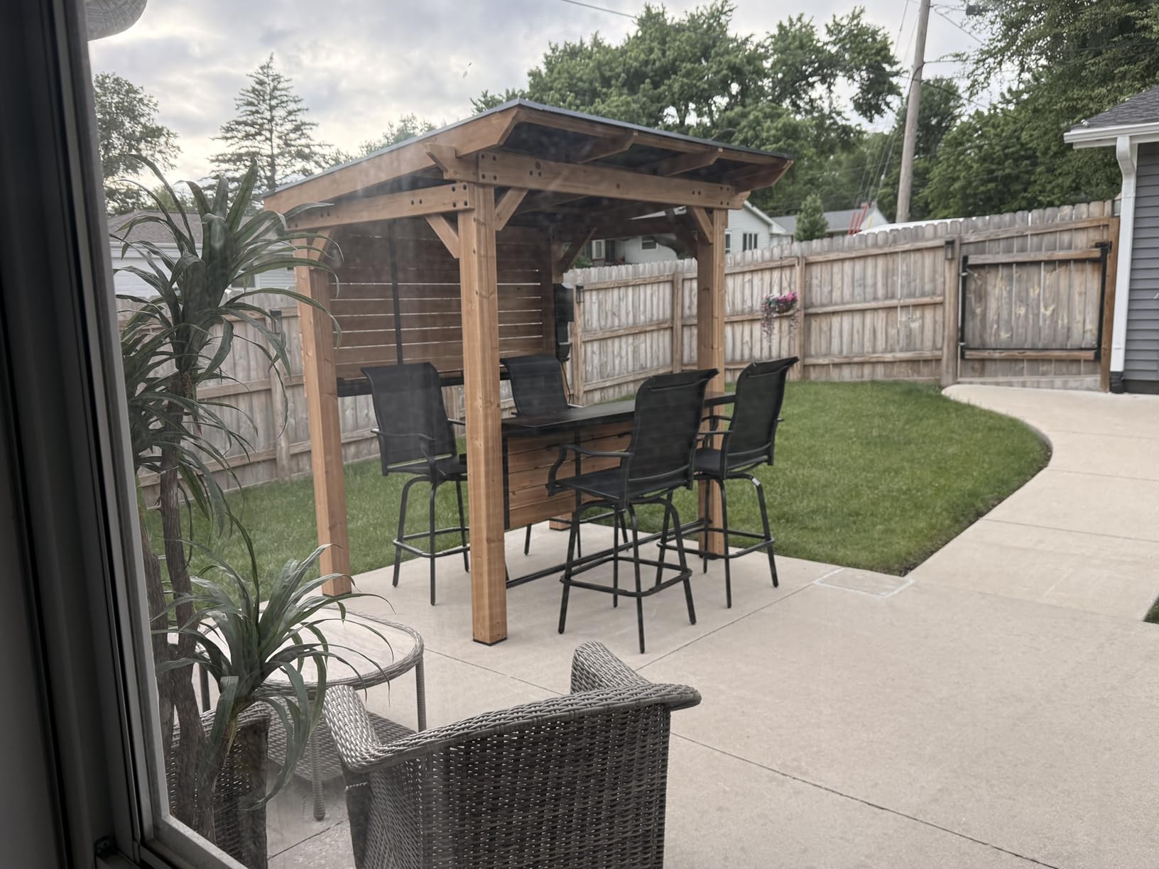 Best Choice Products Set of 2 Swivel Barstools, Bar Height Outdoor Chairs, 360 Rotating Patio Bar Stools w/All-Weather Mesh, 300lb Capacity - Black customer photo 2