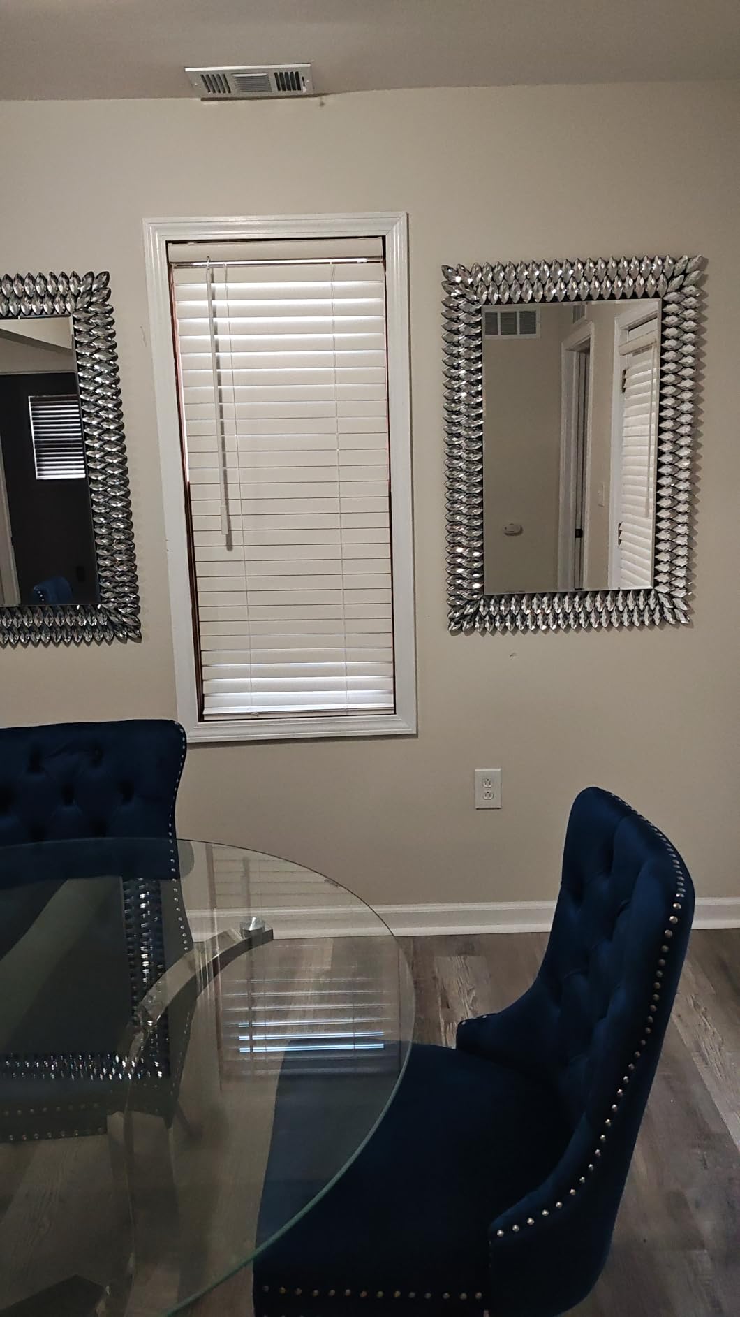 Kelly Miller Round Jeweled Mirror for Wall Decor, 26 in Modern Decorative Wall Mirror with Luxury Diamonds Beveled Vanity Mirror for Bedroom Dresser, Living Room Table, Bathroom, Hallway, Entryway customer photo 2