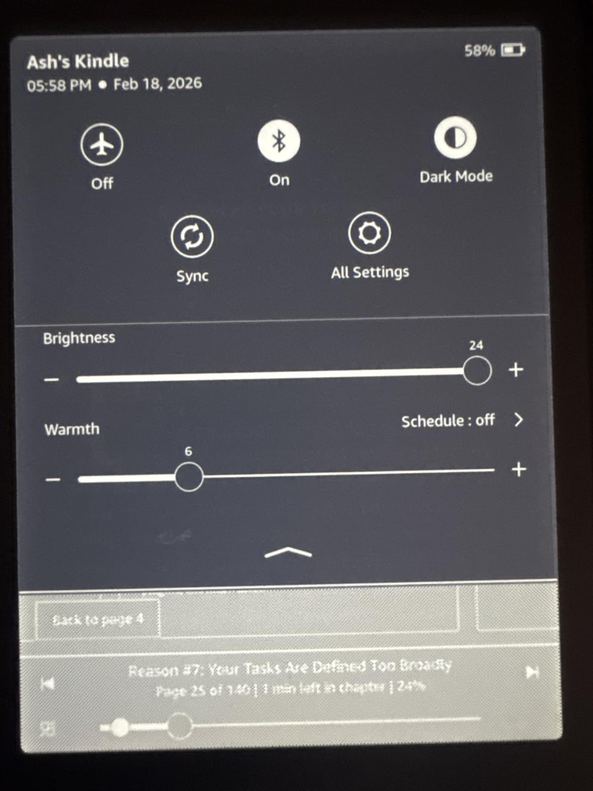 Kindle Paperwhite Signature Edition 32GB (newest model) - 20% faster with auto-adjusting front light, wireless charging, and weeks of battery life - Metallic Black customer photo 1
