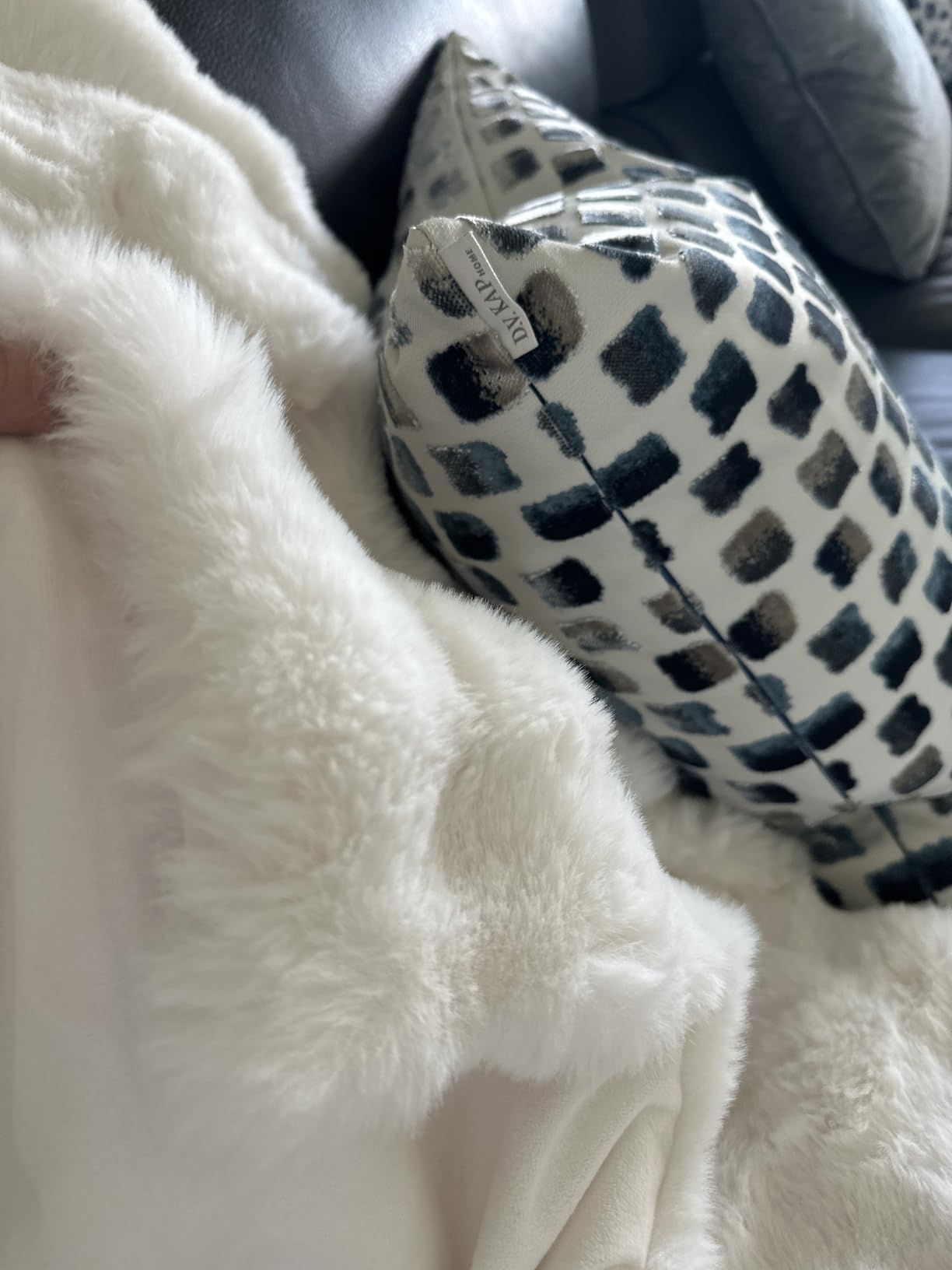 Touchat Luxury 1000GSM Faux Rabbit Fur Throw Blanket, Super Heavy Warm Cozy Blankets for Couch Bed Sofa, Bubble Plush Fuzzy Elegant Soft Mink Blanket for Mom Living Room Bedroom, Cream White customer photo 2