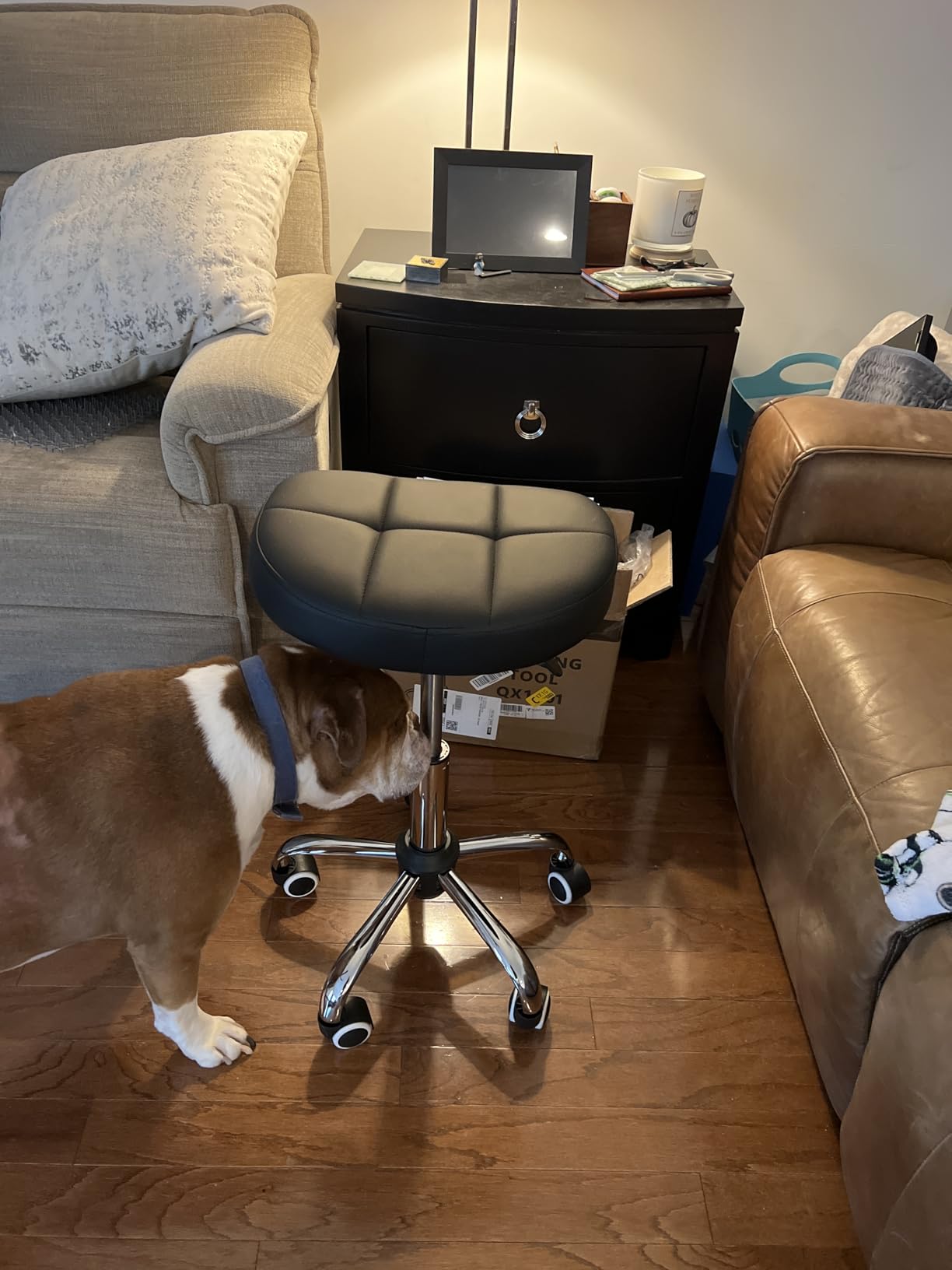 Black Minimalist Swivel Stool with Wheel Perfect for Work SPA Shop Massage Height-Adjustable and Cost-Effective Rolling Stool Chair with Square Seat customer photo 2