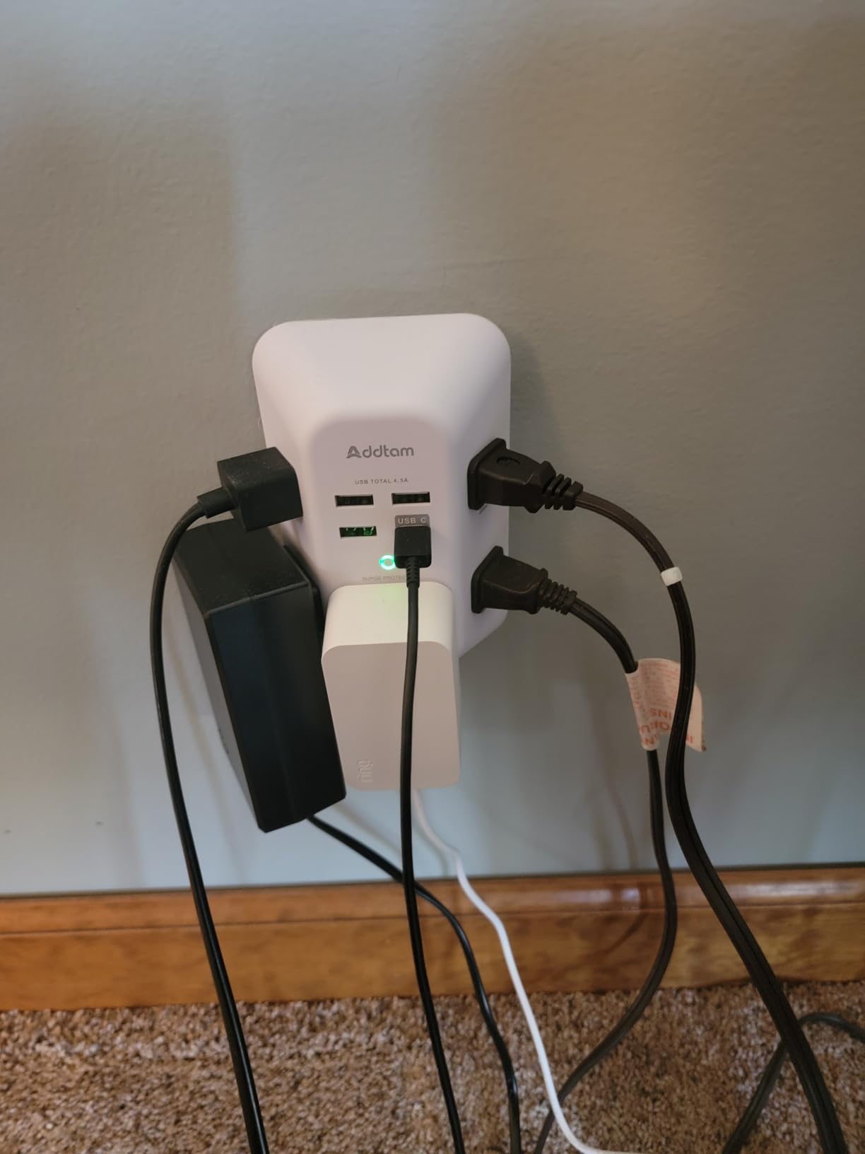 Belkin 6-Outlet Surge Protector Power Strip, USB-C & USB-A Ports w/ USB-C PD Fast Charge, ETL-Listed, Wall-Mountable w/ 6 AC Outlets, Overvoltage Protection, LED Indicator, 1,680 Joules of Protection customer photo 2