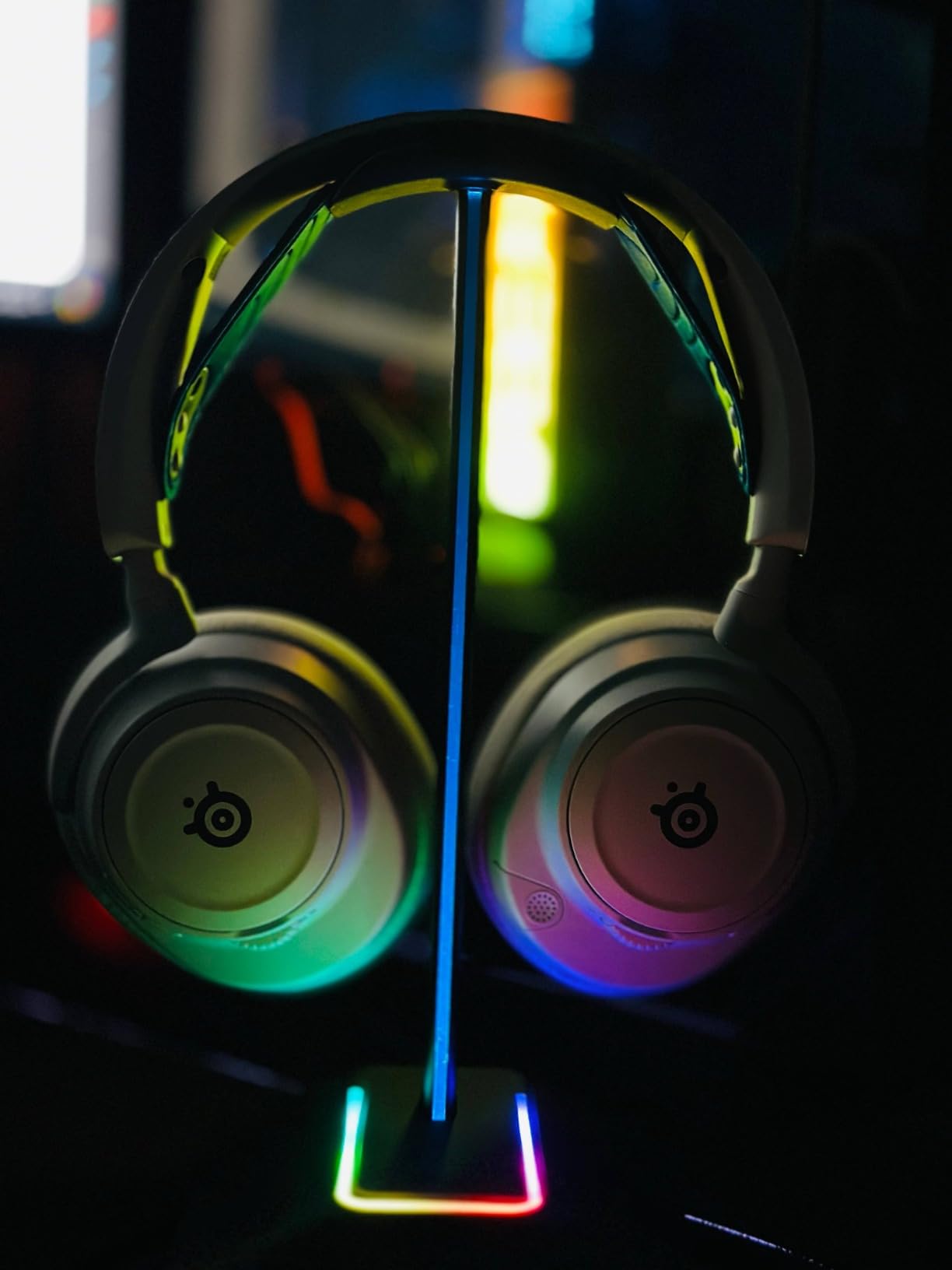 SteelSeries Arctis Nova 7P Wireless Multi-Platform Gaming Headset - Neodymium Magnetic Drivers - 2.4GHz + Bluetooth - 38Hr USB-C Battery - Gen2 AI Mic - PlayStation, PC, Switch, VR, Mobile customer photo 2