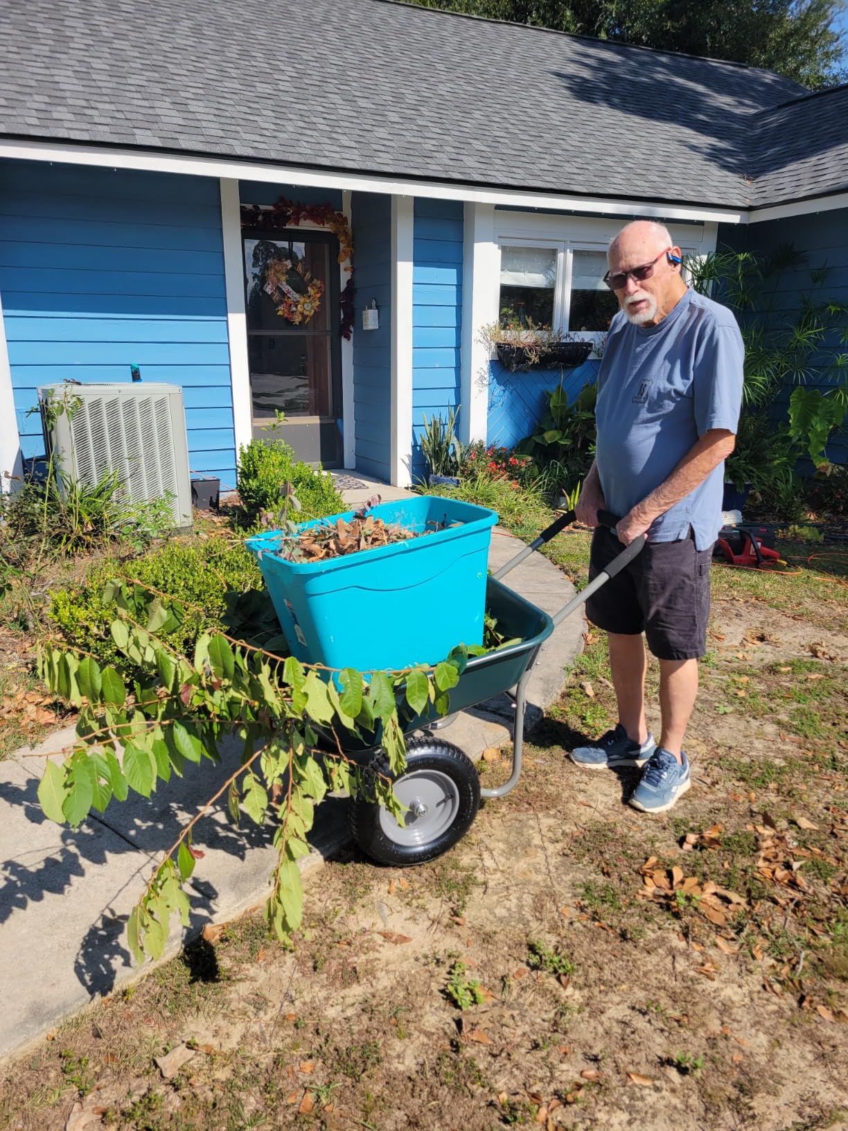 Elevon Dual-Wheel Home Garden Yard Utility Wheelbarrow Cart with Built-in Stand customer photo 2