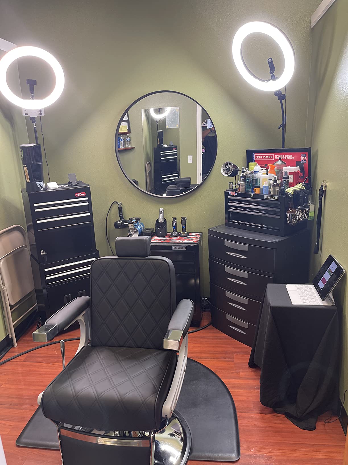 BarberPub Heavy Duty Metal Vintage Barber Chair All Purpose Hydraulic Recline Salon Beauty Spa Shampoo Equipment 3825 Black with Gold Frame customer photo 2