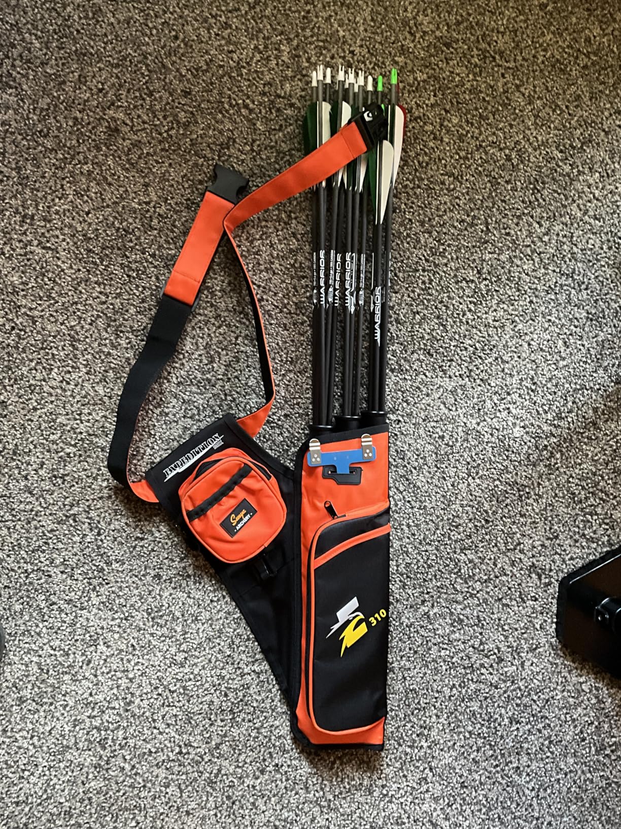 SUNYA Archery Hip Quiver for Arrows. Includes 3 Tubes Arrow Holder, Accessories Pockets and Waist Belt. Fit for Compound and Recurve Bow Practice. customer photo 2