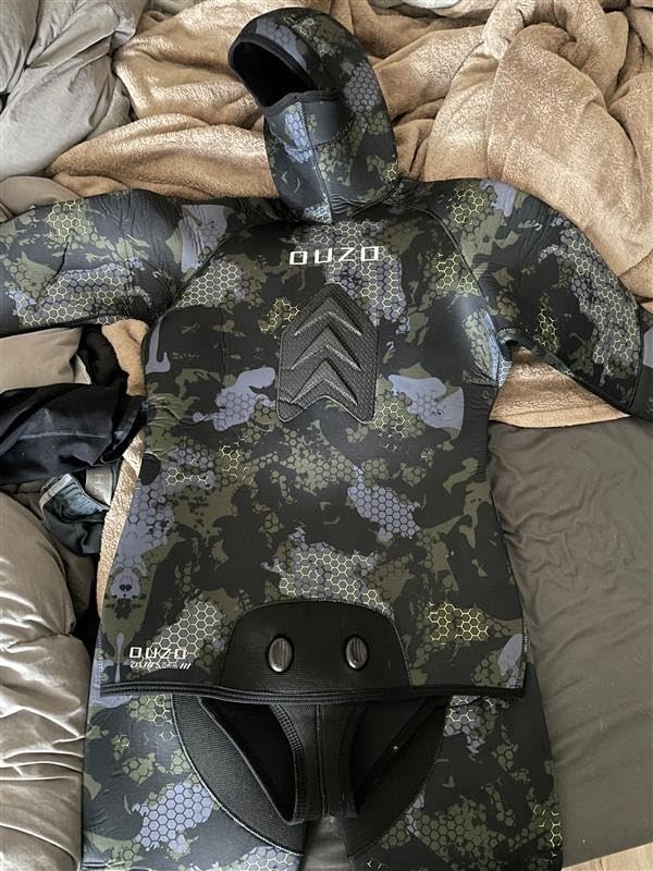 5MM Neoprene Spearfishing Wetsuit with Hooded, 2 Pieces Camouflage Hunting Diving Suit with Loading Chest Pad for Cool Water Freediving Snorkeling Swimming customer photo 1