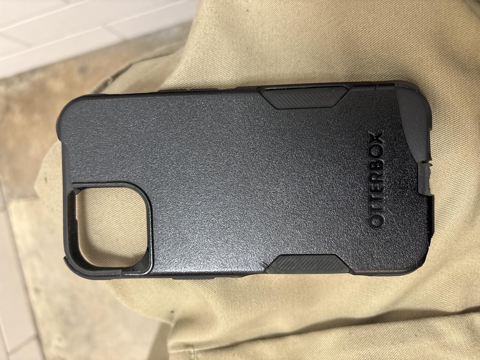 OtterBox iPhone 17e, 16e, 15, 14, & 13 Commuter Series Case - Black, Slim & Tough, Pocket-Friendly, with Port Protection customer photo 1