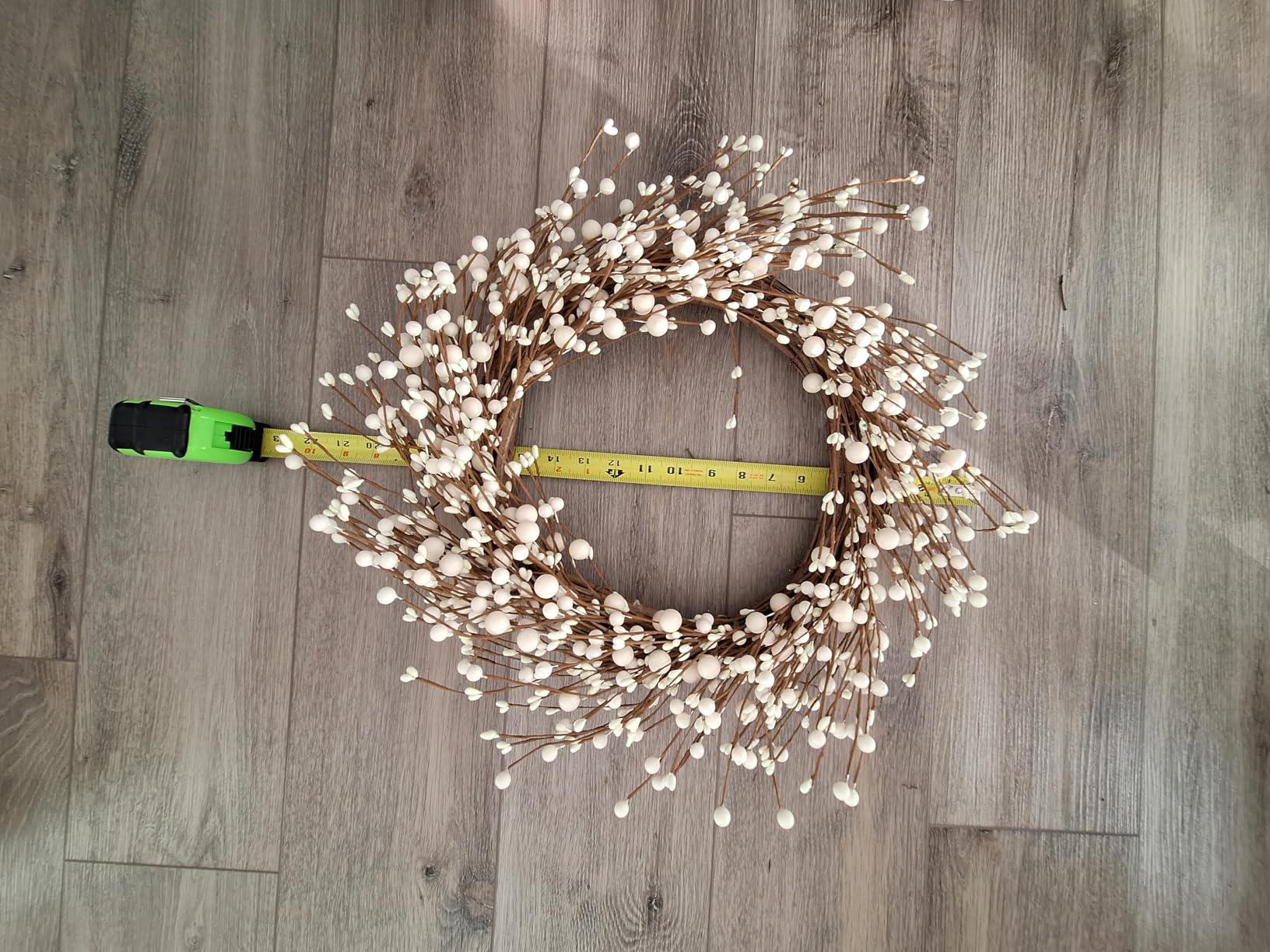 JINGHONG Winter Wreaths for Front Door 20 Inch Artificial Winter Wreath White Berry Wreath for Indoor Outdoor Window Wall Christmas and Winter Celebration customer photo 1