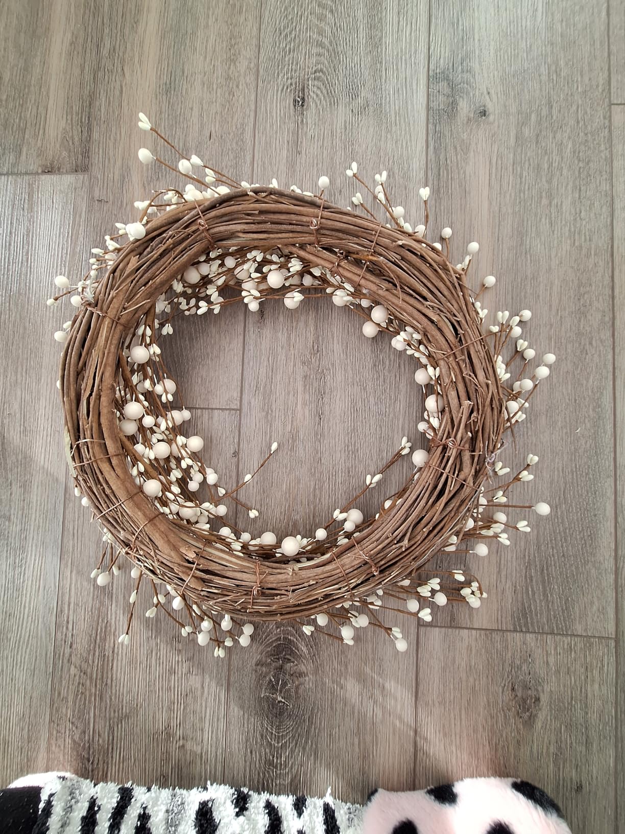 JINGHONG Winter Wreaths for Front Door 20 Inch Artificial Winter Wreath White Berry Wreath for Indoor Outdoor Window Wall Christmas and Winter Celebration customer photo 2