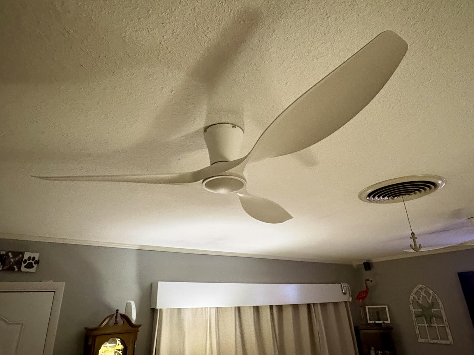 TALOYA 52 inch Ceiling Fans with Lights Remote Control, Modern Low Profile Ceiling Fan with Quiet Reversible DC Motor for Bedroom Living Room and Patio White customer photo 2