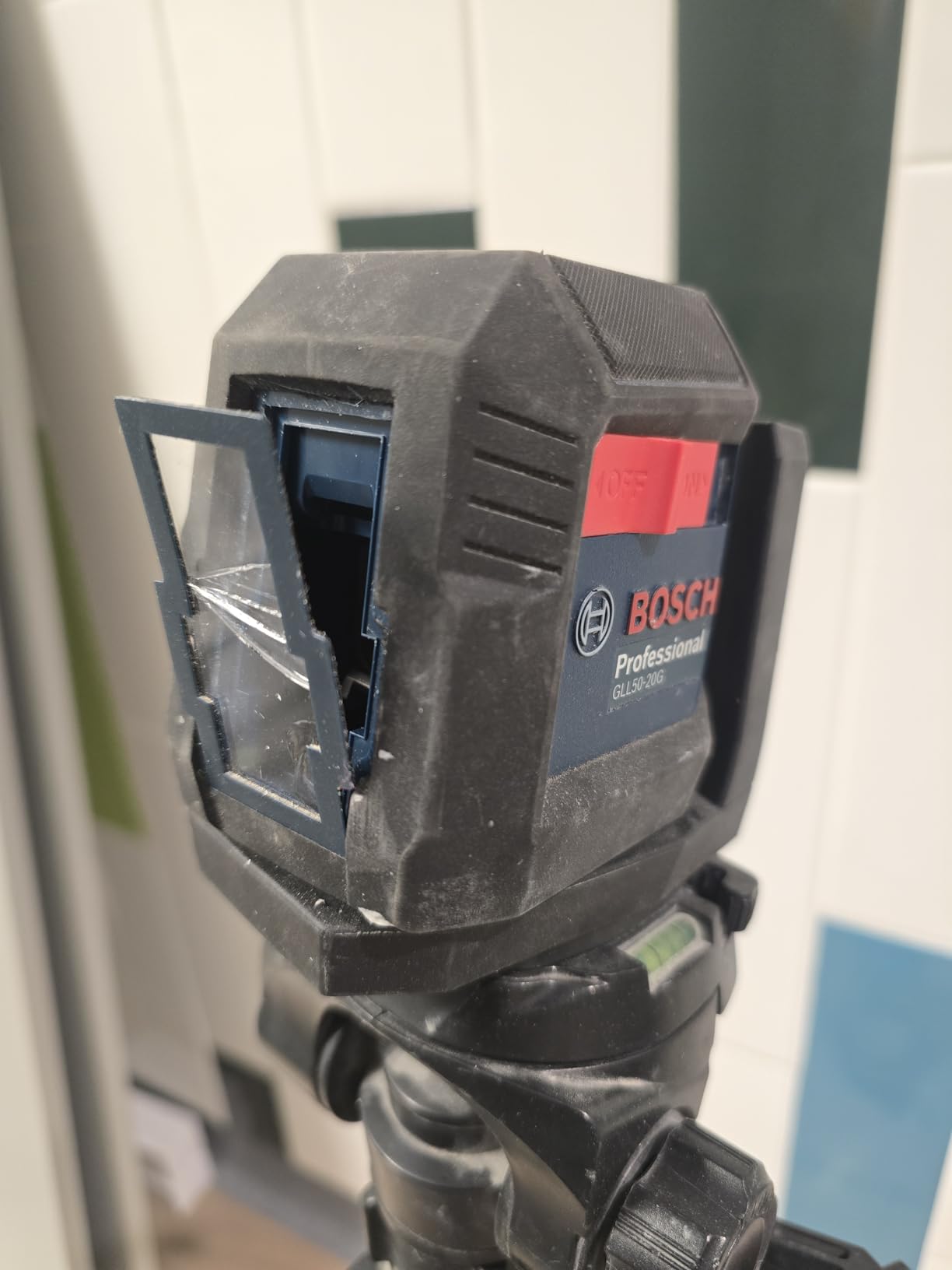 BOSCH GLL50-20G 50 Ft Green-Beam Self-Leveling Cross-Line Laser, Includes Integrated Magnetic Mount, 2 AA Batteries, & Soft Pouch customer photo 2