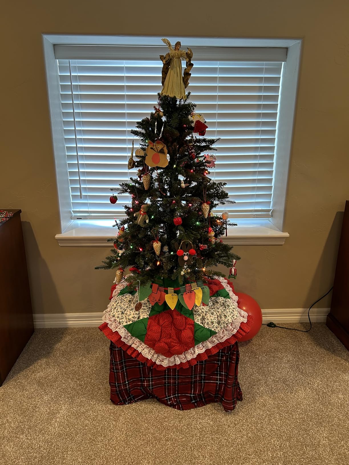 Treepool 7FT Unlit Artificial Christmas Tree with 2272 PE & PVC Mixed Branch Tips, Hinged Premium Spruce Design, Foldable Metal Stand, Green, Full Size Holiday Tree for Living Room Centerpiece customer photo 1