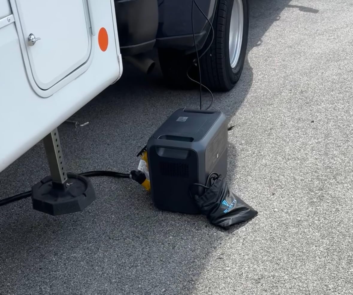 BLUETTI AC200L Portable Power Station, 2048Wh LiFePO4 Battery Backup, Expandable to 8192Wh w/ 4 2400W AC Outlets, 30A RV Output, Solar Generator for Camping, Home Use, Emergency customer photo 2