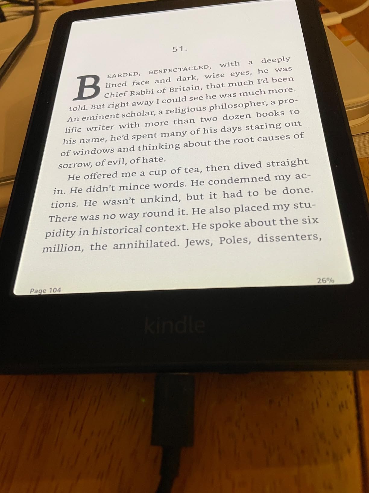 Kindle Colorsoft Signature Edition 32GB (newest model) - With color display, auto-adjusting front light, wireless charging, and long battery life - Metallic Black customer photo 2