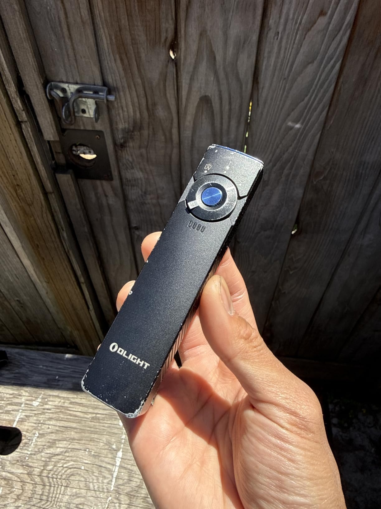 OLIGHT Arkfeld Pro Rechargeable EDC Flat Flashlight with UV and White LED Combo, 1300 Lumens Portable Pocket Lights for Outdoors Emergency Working (Black CW) customer photo 1