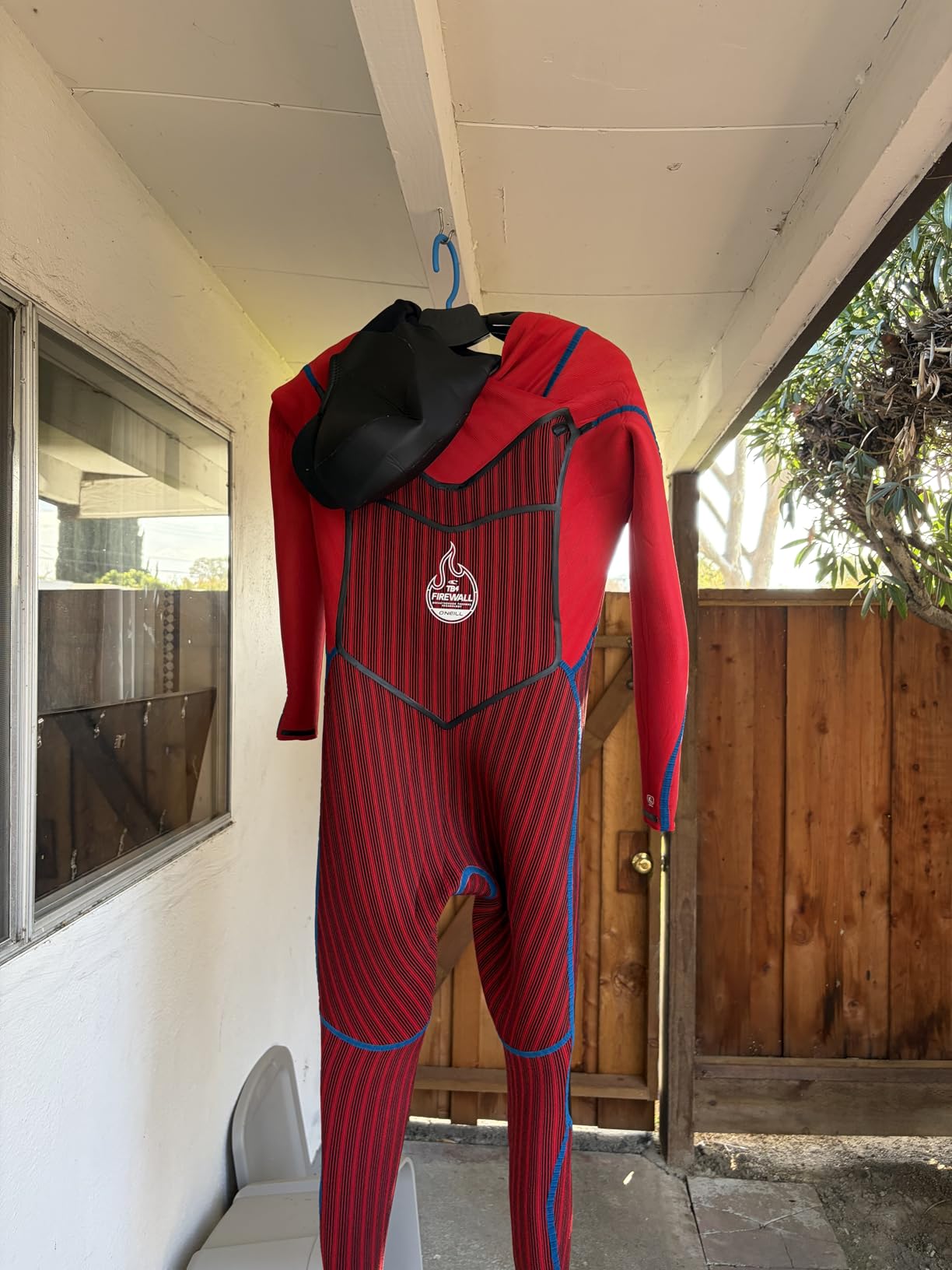Hang 11' Wetsuit Hanger - Improves Your Wet Suit Longevity, Quick Dryer, Foldable Wetsuit Hangers for Surfers, Ideal for Drysuit Scuba Diving Gear & BCD (Blue) customer photo 1