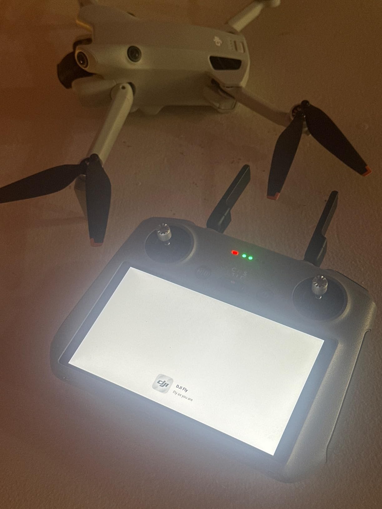 Mini 4 Pro (DJI RC 2), Folding Mini-Drone with 4K HDR Video Camera for Adults, Under 0.549 lbs/249 g, 34 Mins Flight Time, 20 km Max Video Transmission Distance, Omnidirectional Vision customer photo 2