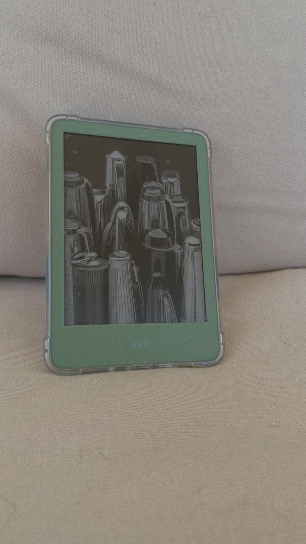 Kindle 16 GB (newest model) - Lightest and most compact Kindle, now with faster page turns, and higher contrast ratio, for an enhanced reading experience - Matcha customer photo 1