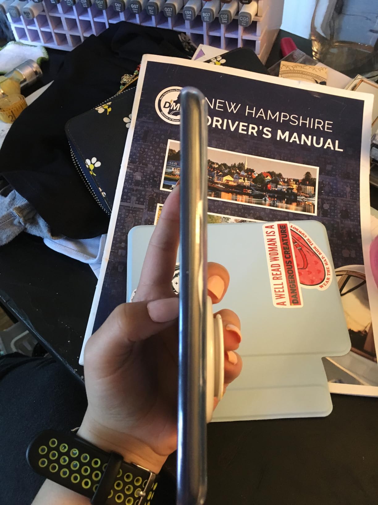 Kindle 16 GB (newest model) - Lightest and most compact Kindle, now with faster page turns, and higher contrast ratio, for an enhanced reading experience - Matcha customer photo 2
