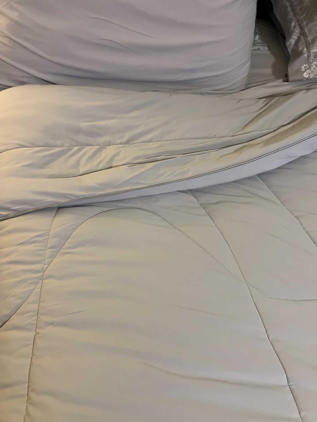 Bedsure Cooling Sheets Queen, Cooling Sheets for Hot Sleepers, Chill Cool Bed Sheet, Deep Pocket Up to 18 Inches, Soft & Breathable Queen Sheet Set, 4 Pieces, Grey customer photo 1