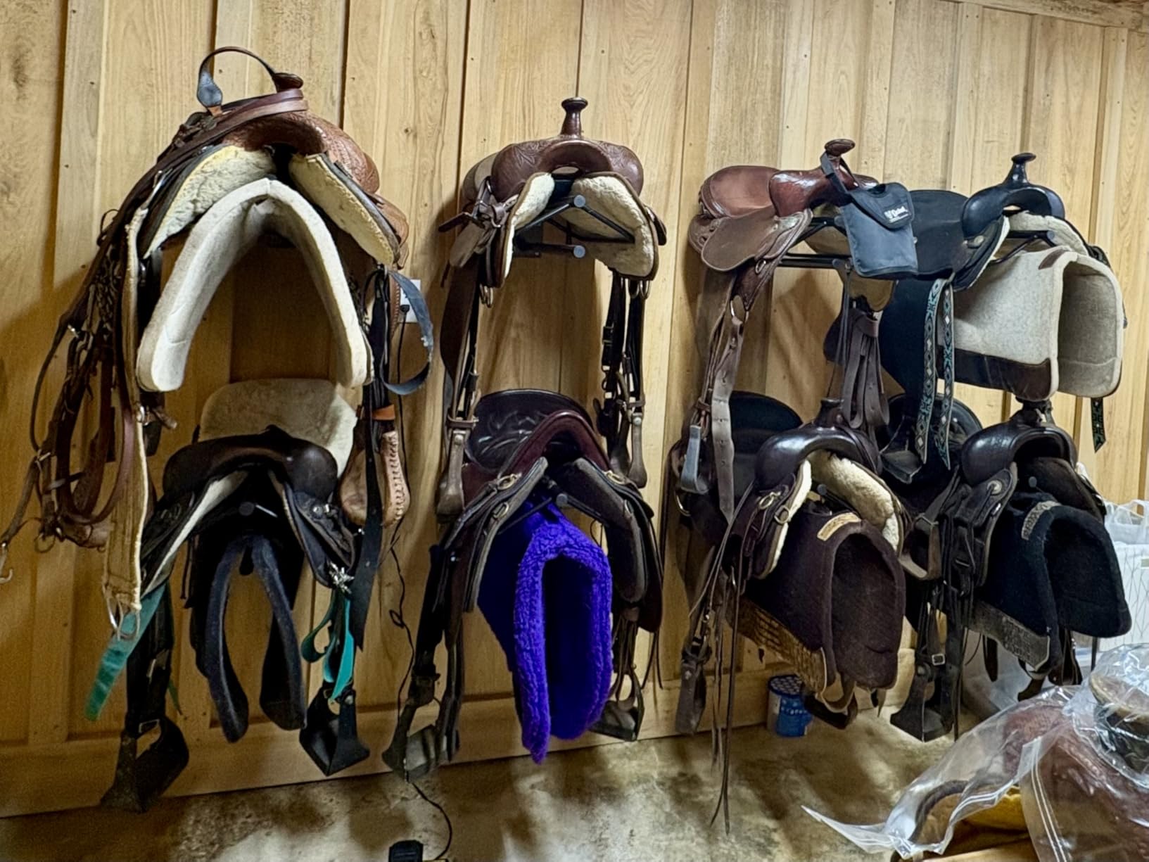 2 Pack Saddle Rack with Pad Bar, Heavy Duty Wall Mounted Saddle Stand Saddle Pad Rack for English Western Saddles Horses Blanket, Black customer photo 2