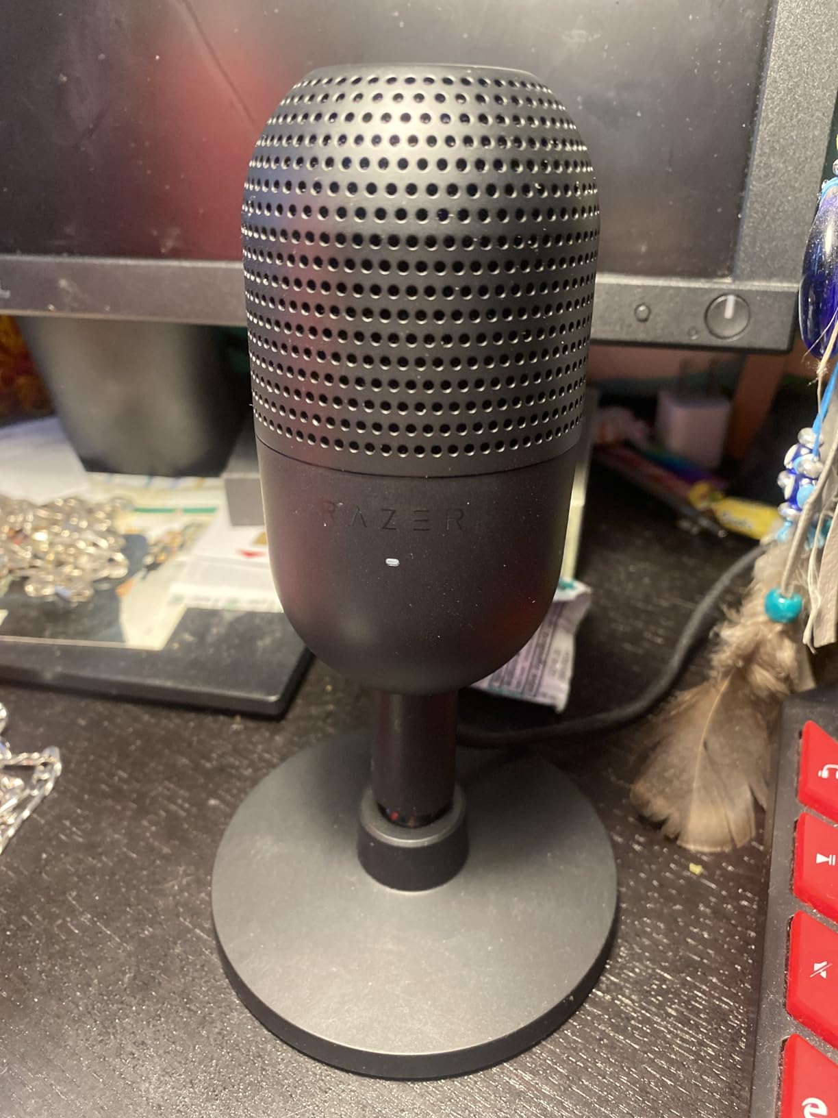 Razer Seiren V3 Mini USB Microphone: Condenser Mic - Supercardioid Pickup Pattern - Tap-to-Mute Sensor with LED Indicator - Shock Absorber - Ultra Compact - PC, Discord, OBS Studio, XSplit - Black customer photo 1