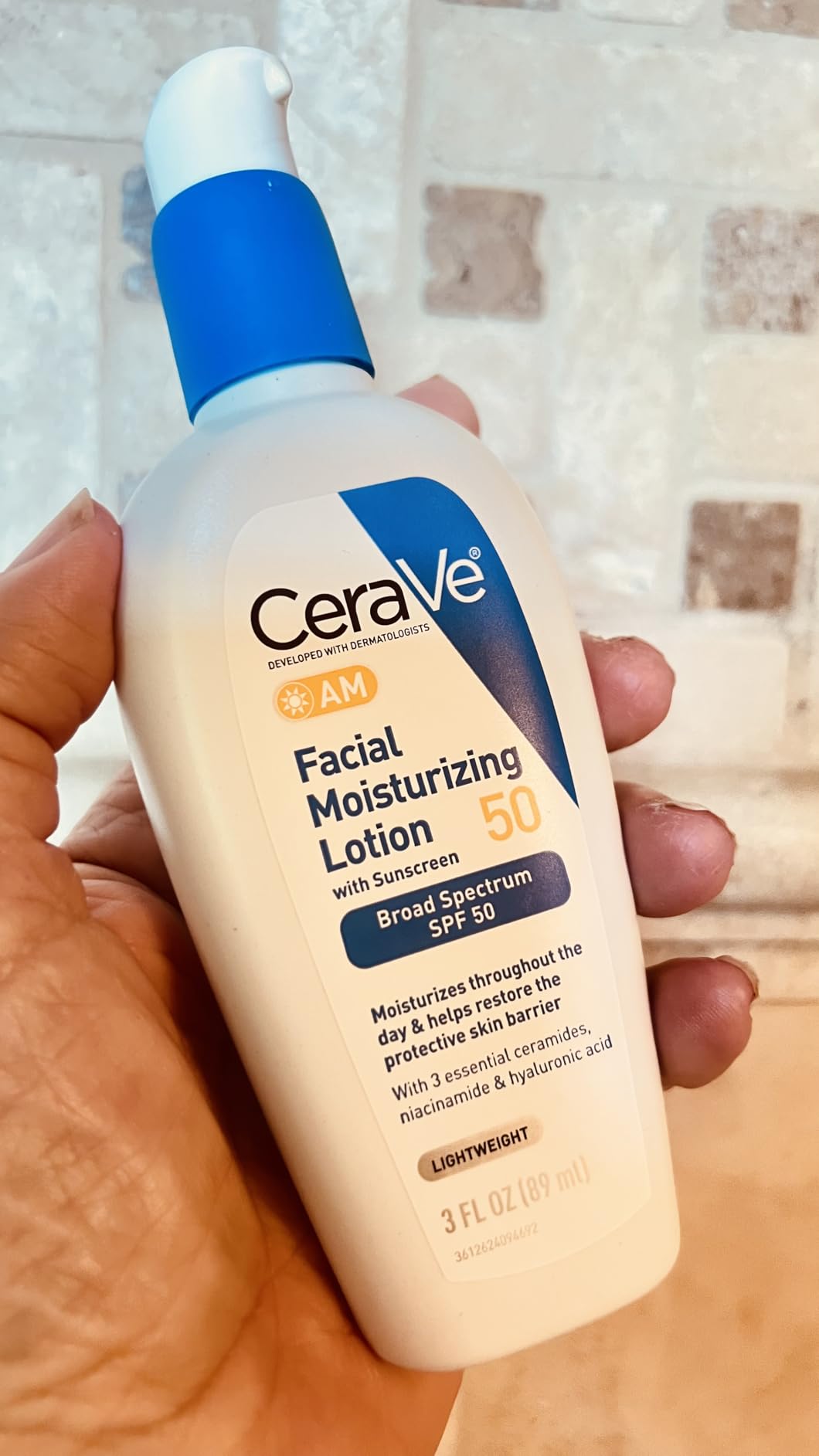 CeraVe AM Facial Moisturizing Lotion SPF 50, Face Moisturizer with SPF, Hyaluronic Acid, Niacinamide & Ceramides, Non-Greasy, Blends Seamlessly With No White Cast, Non Comedogenic Sunscreen, 3 Oz customer photo 2
