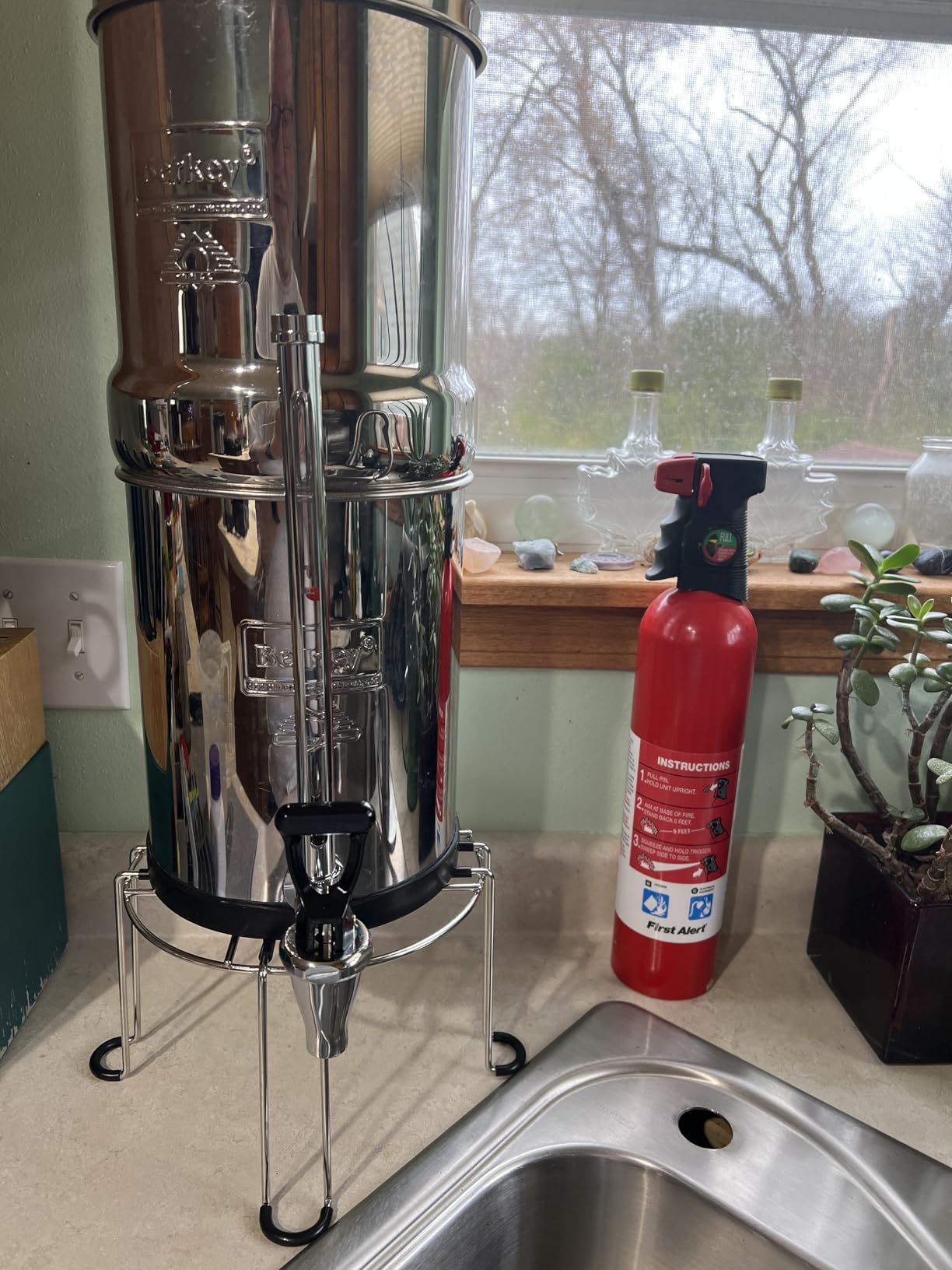 Waterdrop TK-AB-FS Gravity Water Filter System, with Silver Ions Enhanced Filtration, NSF/ANSI 42&372 Standard, Reduces Fluoride and Chlorine, with 4 Filters and Metal Spigot, 2.25G customer photo 2