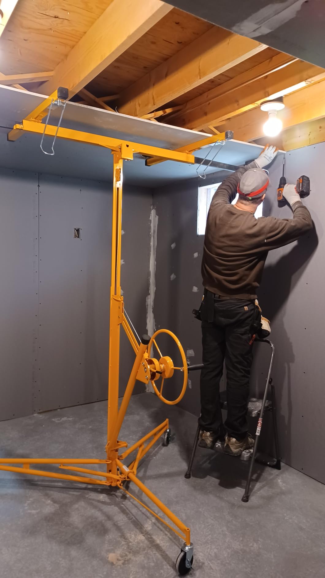 Rovibek 11 FT Drywall Lift, Sheetrock Lift Drywall Lift for Ceiling, Drywall Panel Hoist with 360 Degree Adjustable Telescopic Arm, 150lbs Heavy Duty for Ceiling Home Improvement (Black) customer photo 2