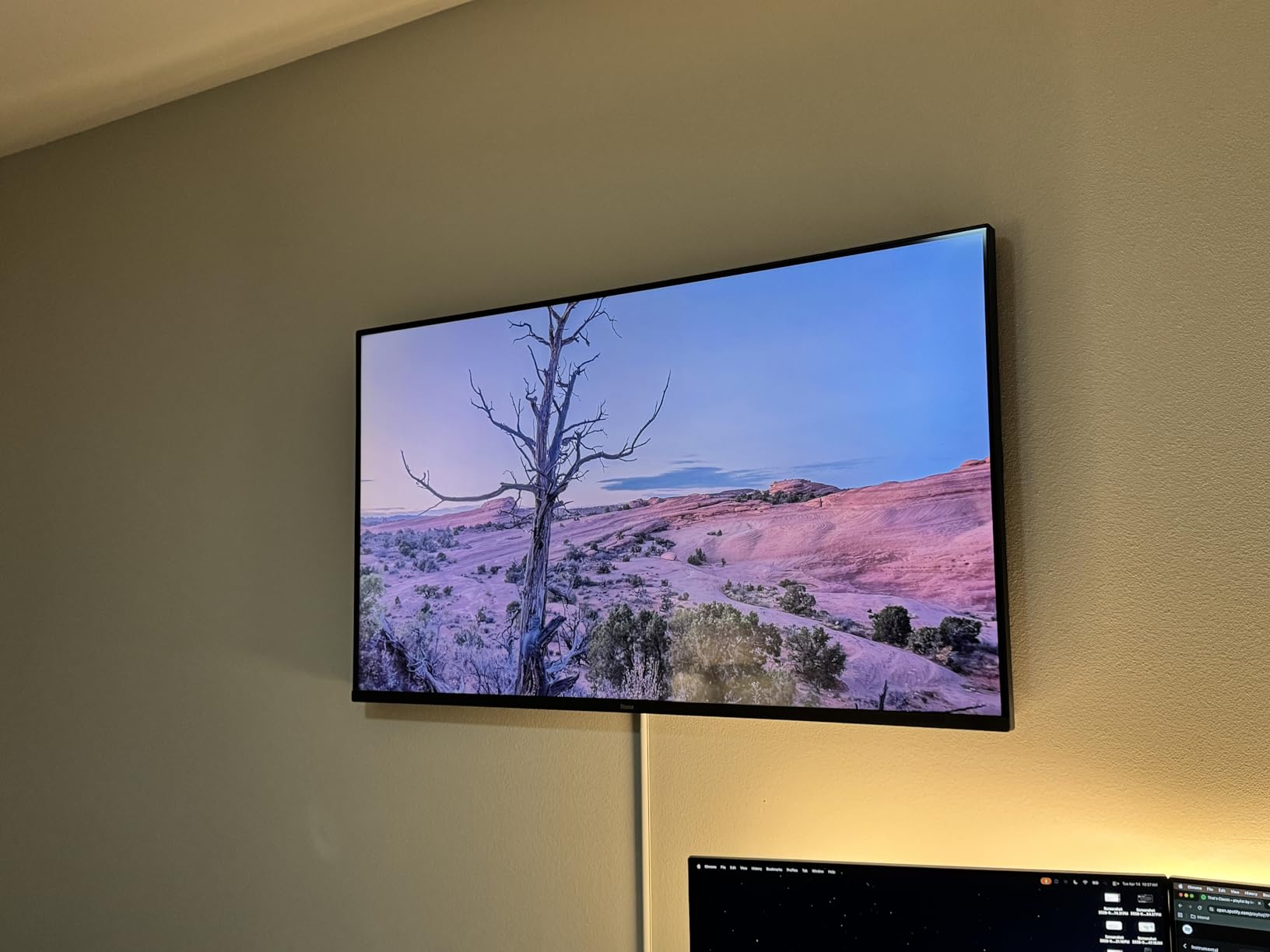 Roku Smart TV - 55-Inch Pro Series 4K QLED RokuTV with Backlit Roku Voice Remote Pro, Dolby Vision IQ, 120Hz Refresh Rate - Live Local News, Sports, Gaming customer photo 1