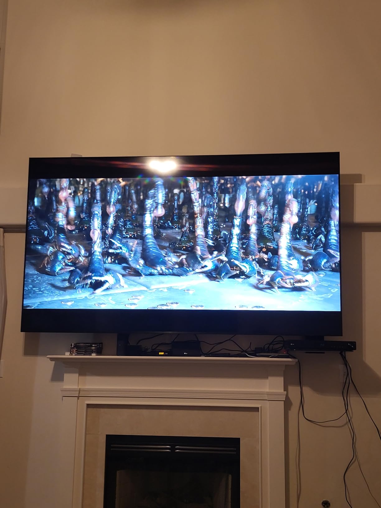 Samsung 98-Inch Class 4K Crystal UHD DU9000 Series HDR Smart TV, Object Tracking Sound Lite, Motion Xcelerator 120Hz, Supersize Picture Enhancer, Mega Contrast, Alexa Built-In (UN98DU9000, 2024 Model) customer photo 2