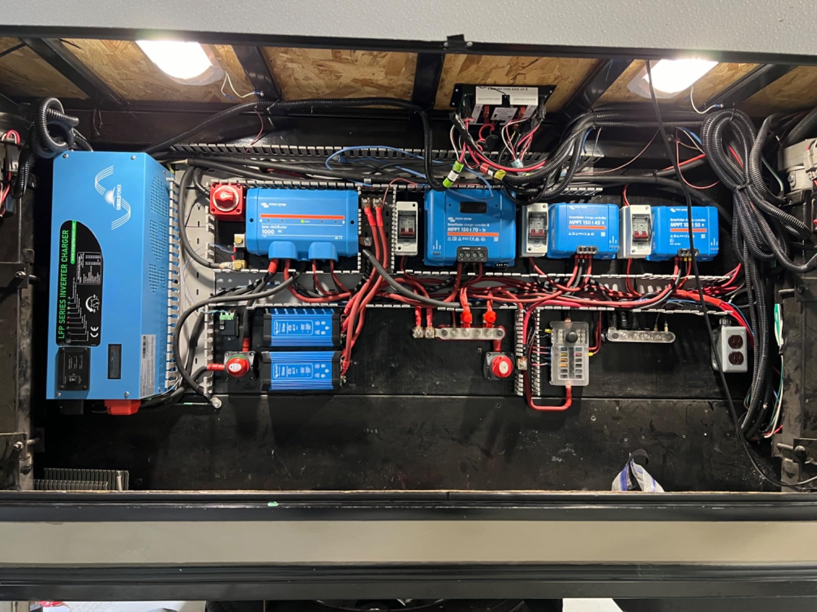 Victron Energy Lynx Distributor - Modular M10 DC Bus Bar with 4 Fuses customer photo 1