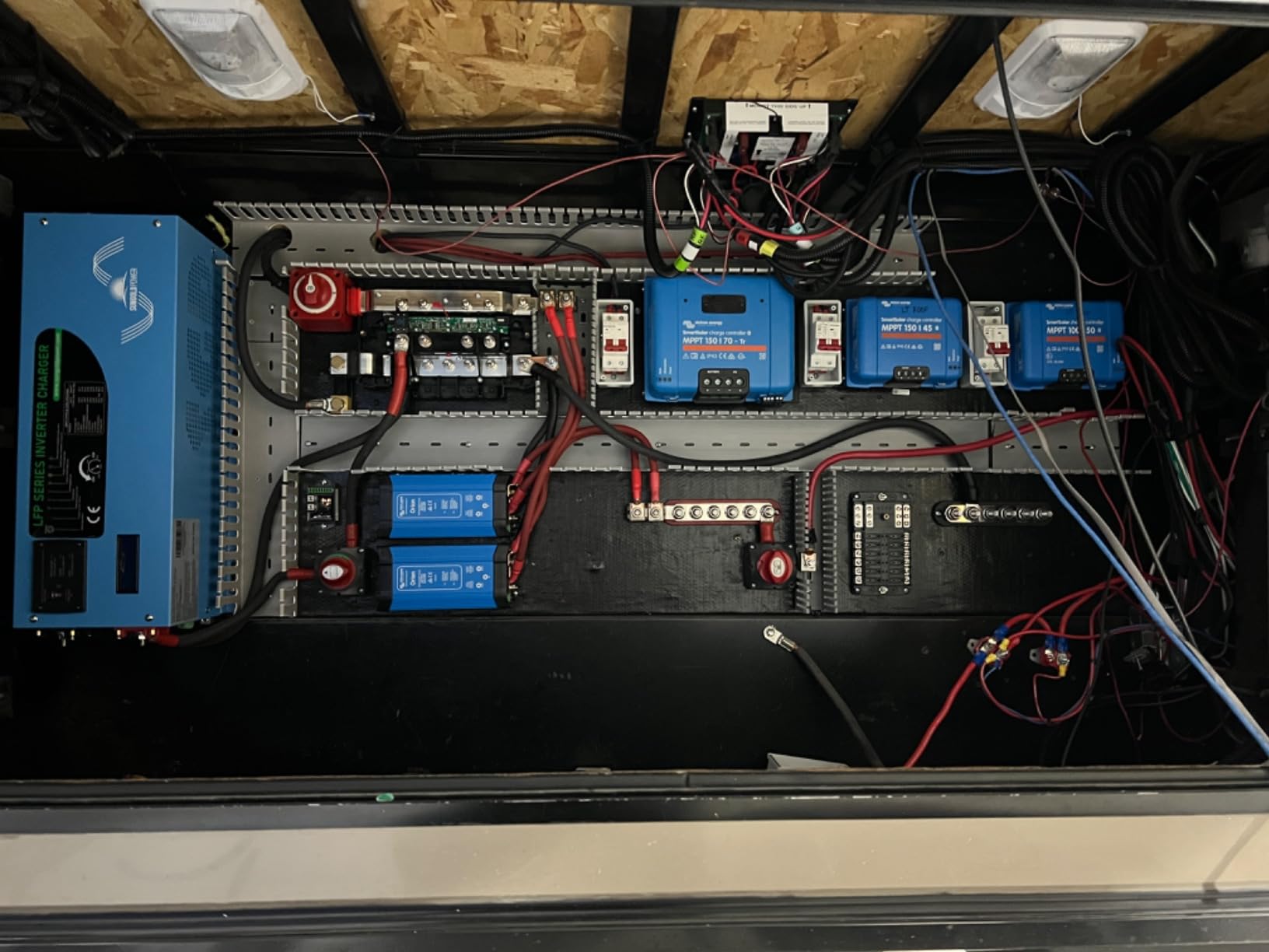 Victron Energy Lynx Distributor - Modular M10 DC Bus Bar with 4 Fuses customer photo 2