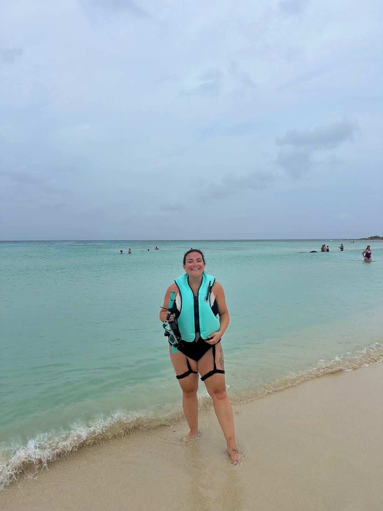 Khroom Inflatable Snorkel Vest for Adults | Snorkeling Vest for 60-75 Height | Fits Chest 32-47 in | V2 2026 Model with Flat Snag-Free Valve & Dual Chambers | for Snorkeling & SUP customer photo 1
