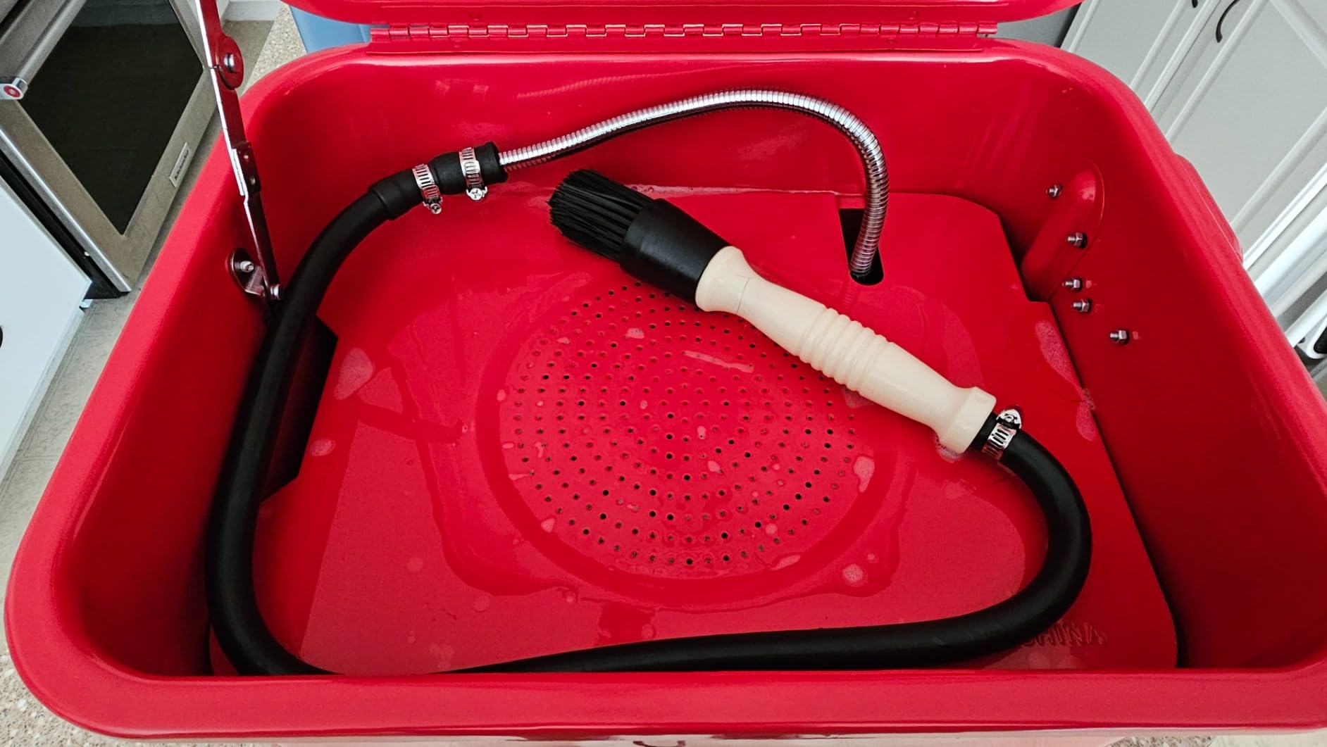 Jack Boss 3.5 Gallon Capacity Portable Steel Cabinet Parts Washer with 110V Electric Pump, Red customer photo 2