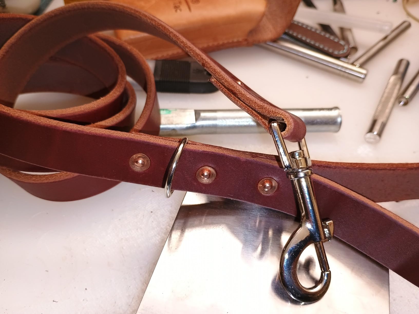 Leather Edge Trimmer for Belts and Straps, Adjustable Desktop Leather Edge Beveler Tool, Aluminum Leather Edger Machine for 3.5-4.5mm Thick Leather, DIY Leathercraft Belt Strap Finishing customer photo 1