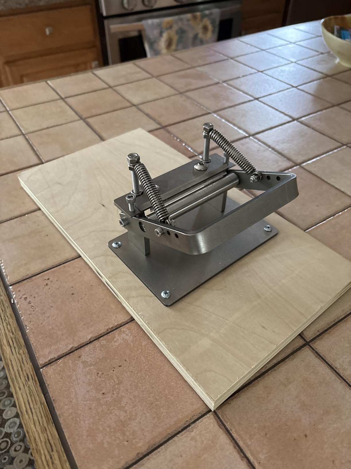 Manual Leather Splitter, Leather Paring Skiving Skiver Machine with Clamp, Leatherworking Tools with Blades for Leather Craft Working Tool customer photo 1