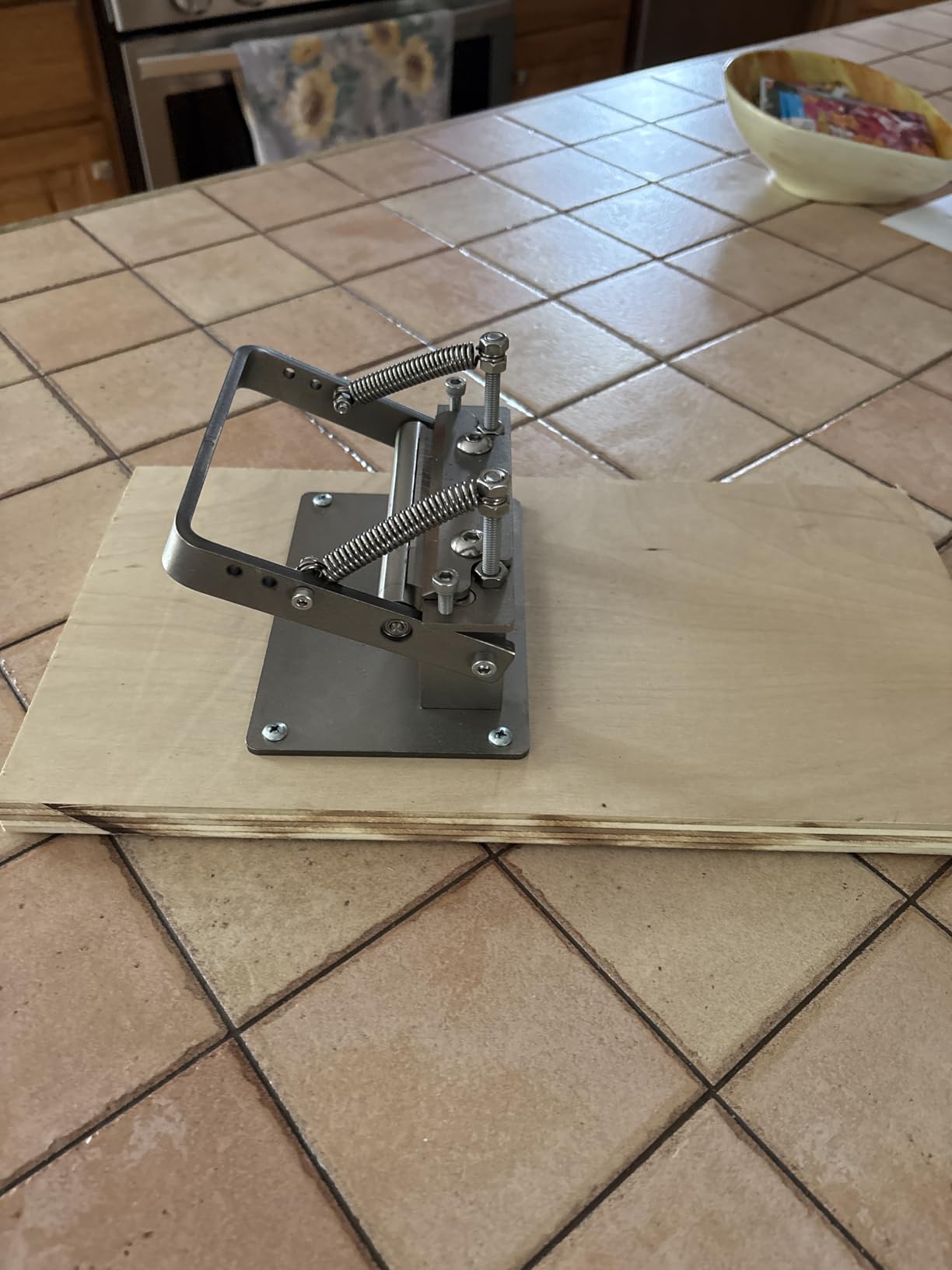 Manual Leather Splitter, Leather Paring Skiving Skiver Machine with Clamp, Leatherworking Tools with Blades for Leather Craft Working Tool customer photo 2