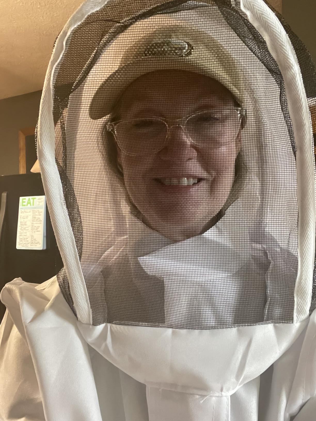 ANDES Sting Proof Bee Suit for Men Women, Professional Beekeeper Suit with Gloves & Round Veil, Wasp Suit Size M (Fits 5'3