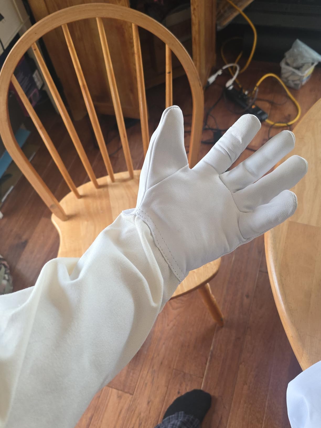 ANDES Sting Proof Bee Suit for Men Women, Professional Beekeeper Suit with Gloves & Round Veil, Wasp Suit Size M (Fits 5'3