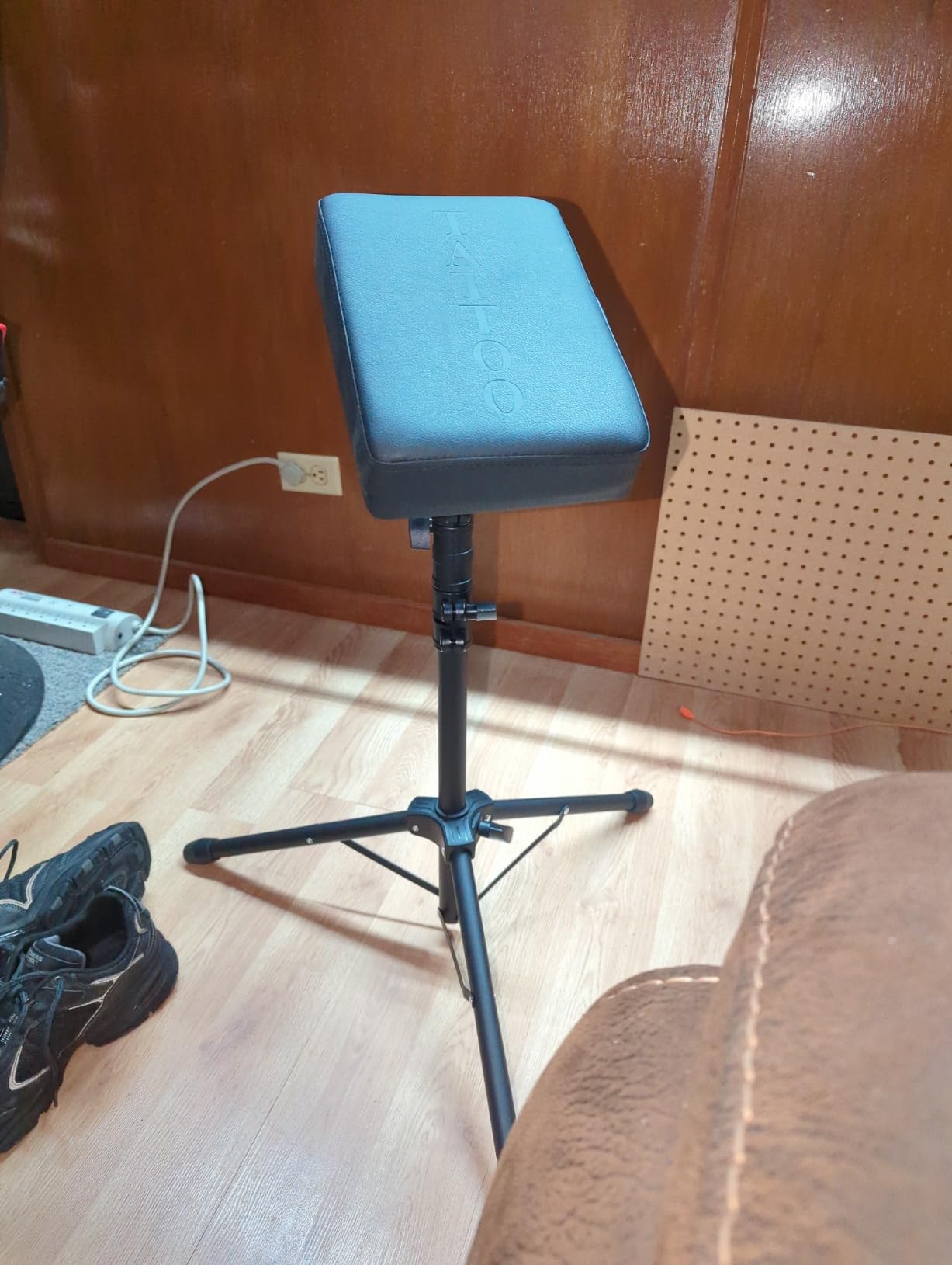 Tripartite Tattoo Armrest Stand Tripod Adjustable Height Tattoo Arm Holder Adjustable Portable Tattoo Arm Leg Rest Soft Sponge Pad for Studio Salon Tattoo Supplies customer photo 1