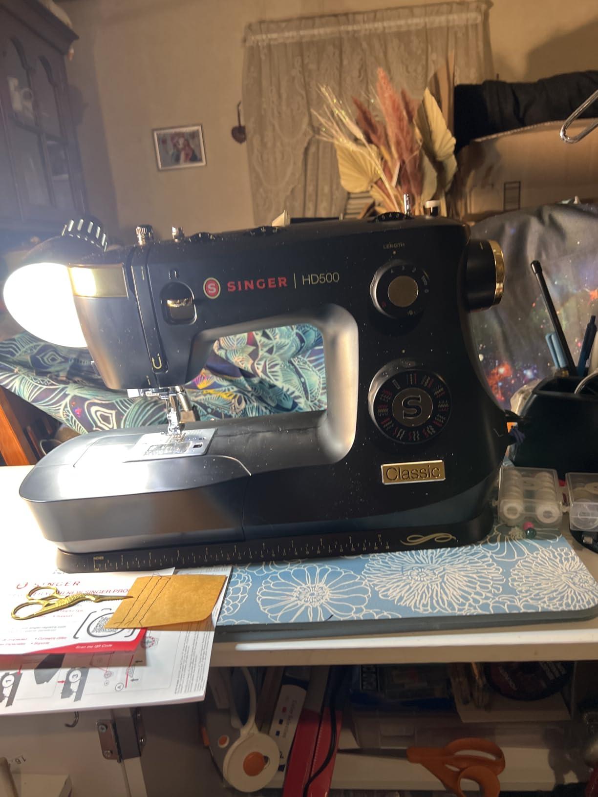 SINGER Heavy Duty 500 Classic Sewing Machine with Accessory Kit, 23 Built-In Stitches, Full Metal Frame, 1-Step Buttonhole, LED Light customer photo 1