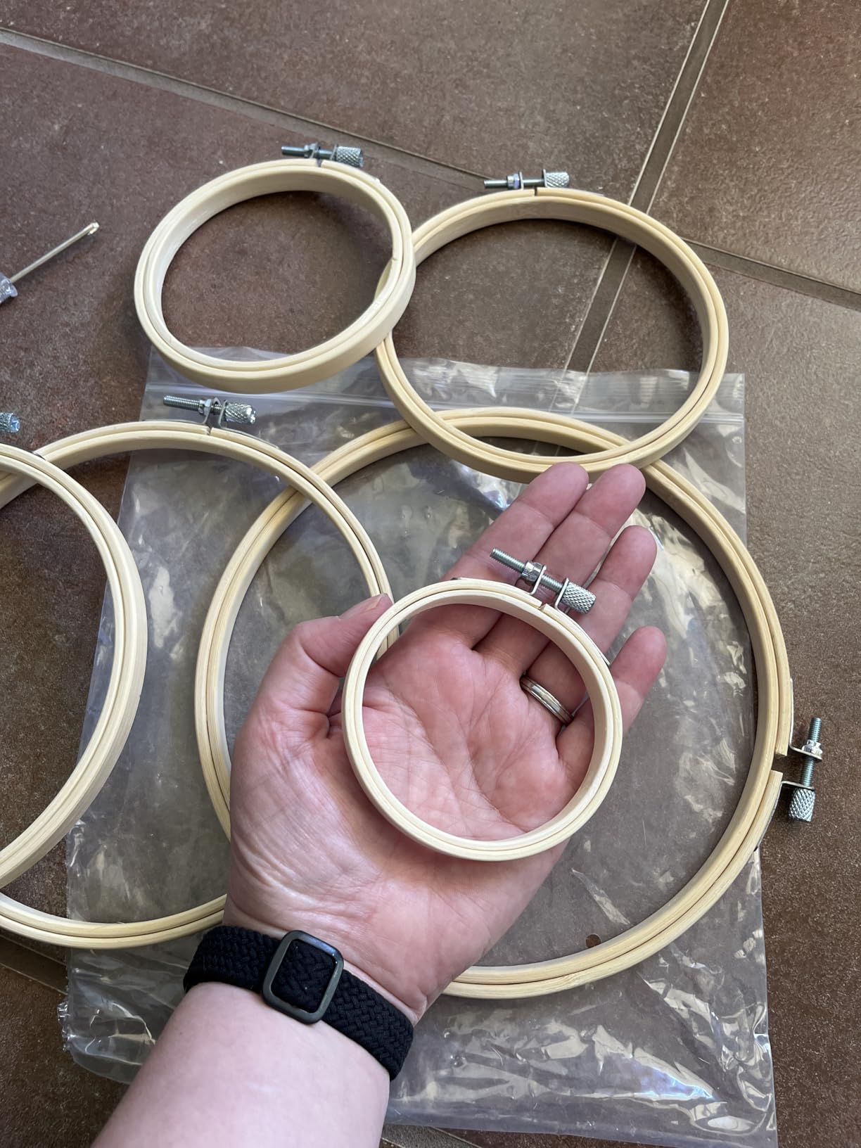 Biaungdo 6 Pcs Embroidery Hoops Set, Round Wood Embroidery Hoops, Adjustable Bamboo Circle Cross Stitch Hoop Ring, Wooden Embroidery Frames for Art Craft Sewing, Christmas Decoration(3/4/5/6/7/8 Inch) customer photo 2